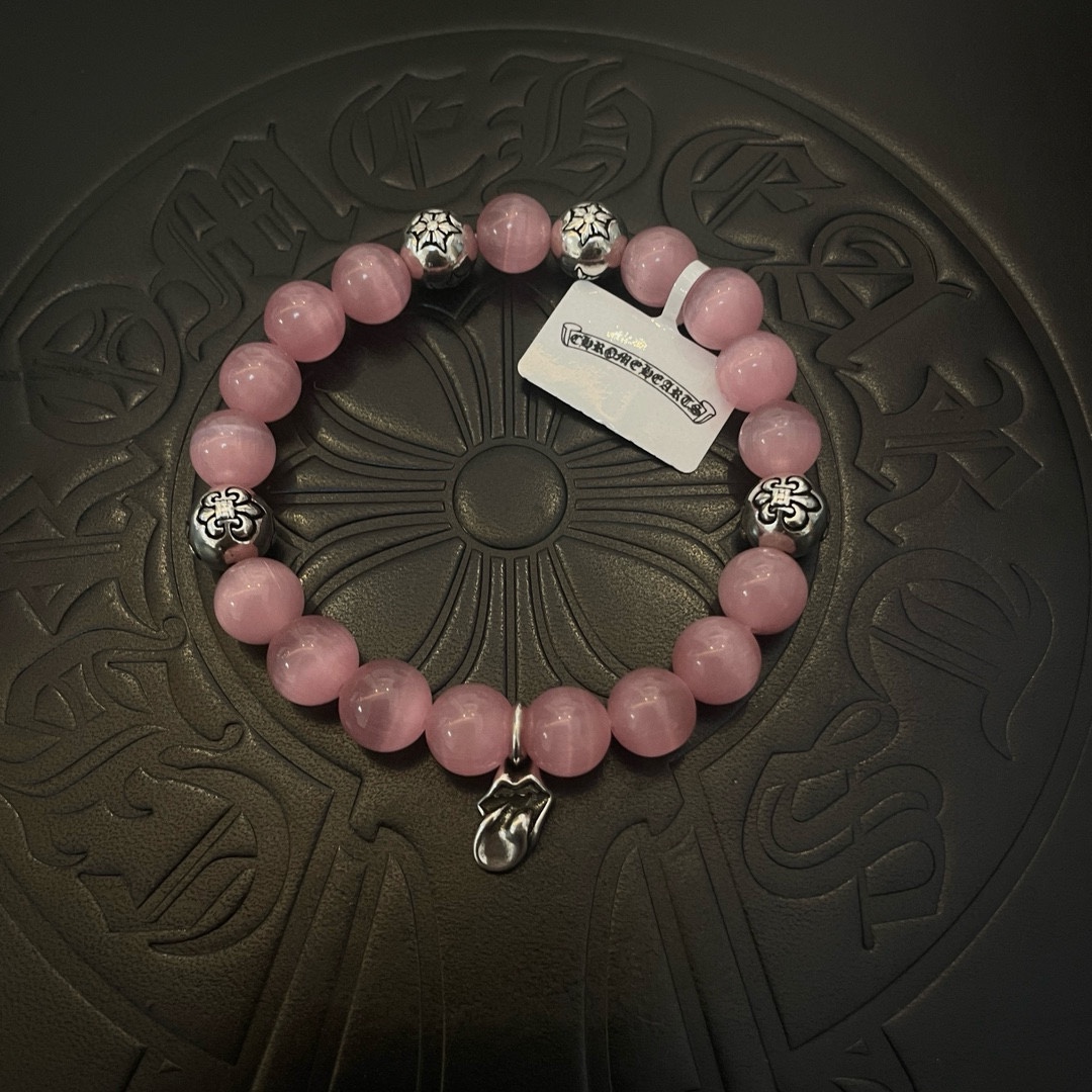 NO:108257,New [Counter Quality] Chrome Hearts Croxin Classic retro multi-element pink cat eye bracelet bracelet, bracelet, different pattern design styles with concave and convex shapes, presenting uniqueness. Cross Scout flowers are Croxin's ambitions, so they last longer. Genuine version of Chrome Hearts Croxin, different from the market, benchmarking the quality of the version, looking at the details of the letter printing, retro old gray oxygen level. Seiko version!  !  !  Pure handmade ~ Authentic model opening must-have fashion and fashion, both men and women can wear it, same style for couples, original official website, rock punk style silver style, retro elements, trendy and versatile!  , jewelry boutique, chrome hearts, chrome hearts, bracelet19860909新款【专柜品质】Chrome Hearts克罗心 经典复古多元素粉红猫眼石手链 手串,凹凸造型不同的花纹设计风格 呈现出与众不同 十字架 童军花是克罗心的志 所以更经久不衰 正品打版Chrome Hearts克罗心 区别市场普通轻版 对版对标品质 看字印细节 复古做旧灰氧程度.精工版本！！！ 纯手工打造 ～正品开模潮流时尚必备 男女均可佩戴 情侣同款 官网原版 摇滚朋克泰银风格 复古元素 潮流百搭！,饰品精品,chrome hearts,chrome hearts,bracelet,Jewelry