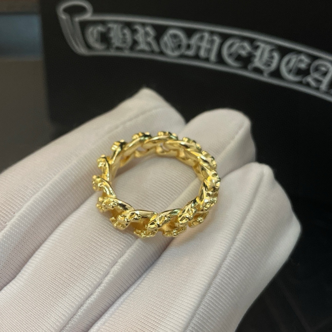NO:108261,[Counter Quality] Chrome Hearts Croxin Twist Golden Ring The pattern design styles with different concave and convex shapes are unique. The Cross Scout Flower is the logo of Croxin, so it lasts for a long time. The authentic version of Chrome Hearts Croxin necklace is different from the market ordinary light version. The quality is matched to the quality of the printed details. The retro old gray oxygen level. The semester version!  , jewelry boutique, chrome hearts, chrome hearts, necklace, ring, gold19860909【专柜品质】Chrome Hearts克罗心麻花黄金色戒指 凹凸造型不同的花纹设计风格呈现出与众不同 十字架童军花是克罗心的标志 所以更经久不衰 正品打版Chrome Hearts克罗心项链区别市场普通轻版 对版对标品质 看字印细节 复古做旧灰氧程度.精工版本！,饰品精品,chrome hearts,chrome hearts,necklace,ring,gold,Jewelry