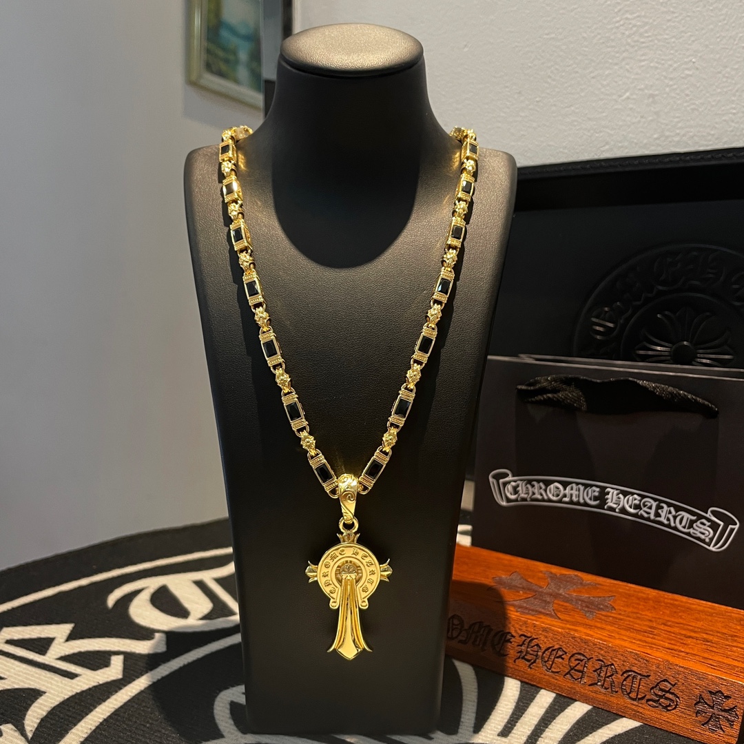 NO:108162,TikTok/Kuaishou/ins/Xiaohongshu/Live Hot, New [Counter Quality] Chrome Hearts Crosin Cross Black Diamond Necklace, Horseshoe Cross Pendant, Top Body is very noble, a fashion essential, can be worn by both men and women, same style for couples, official website original version, rock punk Thai silver style, retro elements, trendy and versatile!  Chain length 60 cm, jewelry quality, chrome hearts, chrome hearts, necklace19860909批 抖音/快手/ins/小红书/直播热门 ,新款【专柜品质】Chrome Hearts克罗心十字架黑钻项链 ,马蹄十字架吊坠,上身贵气十足,潮流时尚必备 男女均可佩戴 情侣同款 官网原版 摇滚朋克泰银风格 复古元素 潮流百搭！ 链长60厘米,饰品精品,chrome hearts,chrome hearts,necklace,Jewelry
