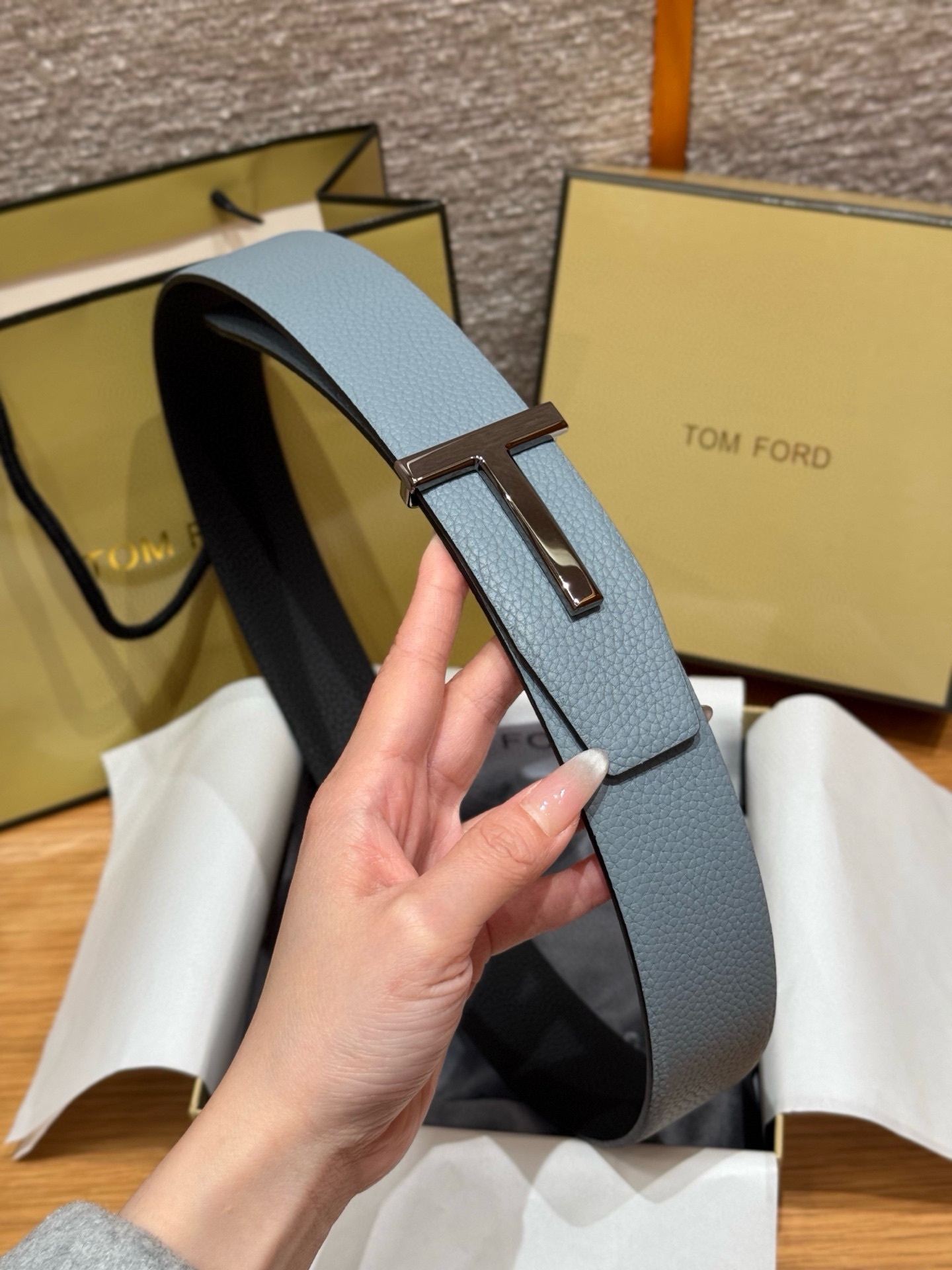 Tom Ford Men's Blue Leather Belt with Classic T-Logo Buckle, 3.8cm Width 2 i1742616486 7463 1