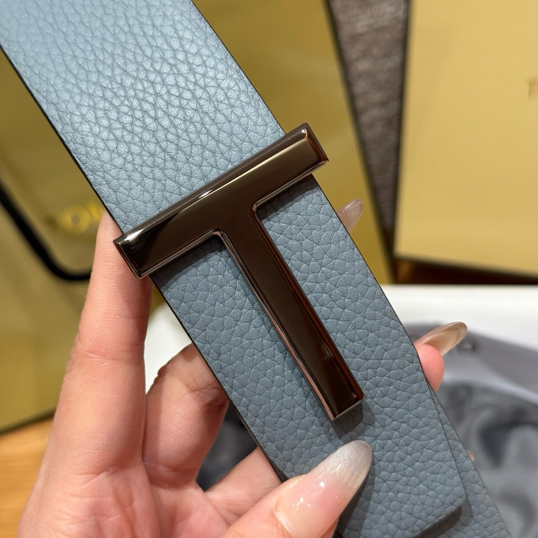 Tom Ford Men's Blue Leather Belt with Classic T-Logo Buckle, 3.8cm Width 3 i1742616486 807 2