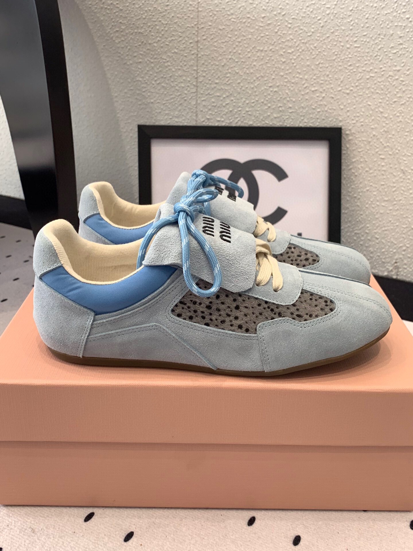 Мю Мью раннеры из замши и меха Miu Miu