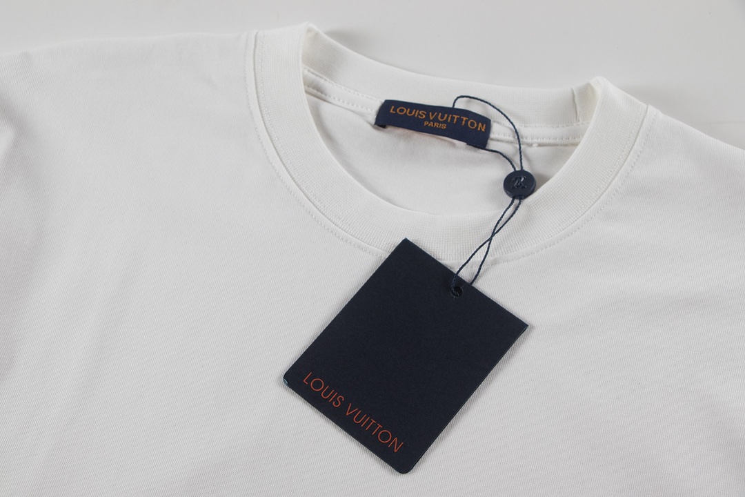 路易威登/Louis Vuitton 夏季新款 四叶草刺绣圆领短袖T恤 胸前高密立体刺绣logo