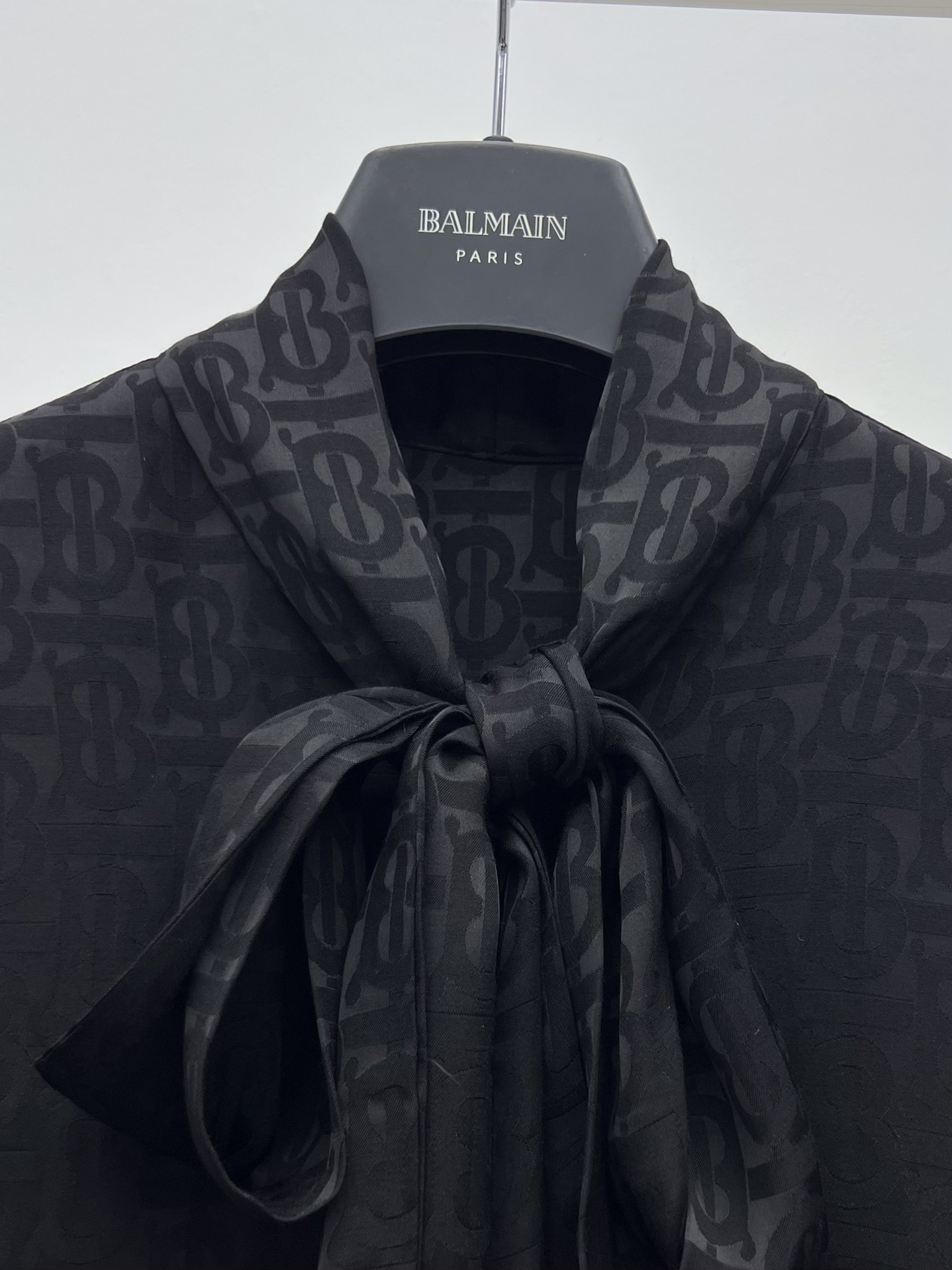 Stylish Burberr P552 Female Suit: Acrylic Silk, Versatile Belt, Easy Wear. - 图片 3