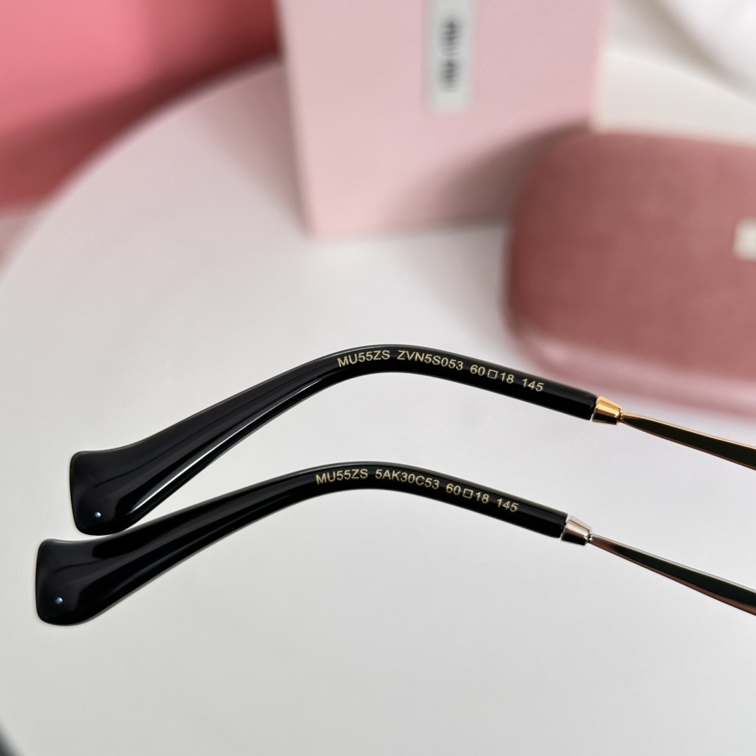  ‼️MIU MIU
MOD：MU55ZS
Size：60口18 145