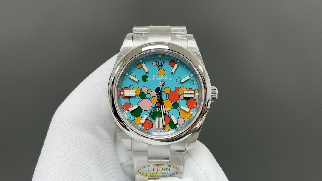 NO:392816,Rolex Oyster Perpetual Series movement shipped, with oblique edges and corners nails, and the details are .36-41mm, using an integrated one-speed movement!  No calendar space, no color difference between the literal color and the original, it is grinded with a beveled Ding design, top-notch printing technology in the literal industry, original uniform super three-dimensional pointer without burrs, 9 original color dials are available!  Top-notch workmanship, superb quality, everyone can see the pursuit of details of clean. The logo on the clasp is also a major breakthrough in craftsmanship. CNC engraving, regular shape and bright light treatment on the inside. Luminous powder uses original sl blue luminous powder, so it is accompanied by roughness and black spots to speciality. Watch friends who have played or seen it should not be too unfamiliar with it. This is already a unique attribute of Rolex. Identify the latest watch in Factory C, Rolex19860909劳力士 蚝式恒动系列 机芯出货 ,斜边凌角边面钉,细节拉满 .36-41mm 采用一体一档机芯！均无日历空档位,字面颜色和原装没色差,采用斜角丁设计精工打磨,字面业内顶端技术印刷技术,原装一致超立体指针无毛边,9种原装彩色表盘可选！ 顶级做工,品质超绝,clean对于细节的追求大家有目共睹.表扣上的logo也是工艺的一大突破.cnc雕刻,形状规整 并且内侧伴有亮光处理. 夜光粉使用原厂sl blue夜光粉,所以伴随粗糙以及黑点到特殊性.玩过或者见过的表友应该都不会太陌生.这已经是劳力士特有的属性.认准C厂最新腕表,,rolex,Watch