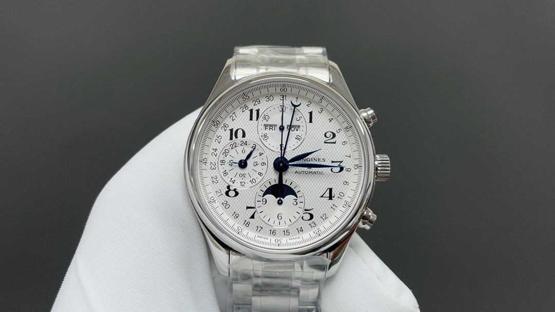 NO:392821,GS factory climbed the peak of reproduction and carefully created the Longines famous craftsman Moon Phase L2.773.4.78.6 watch - thousands of exquisite, combined with one plate, exquisite layout and excellent viewing!  [Purchase three original watch mold opening, exquisite craftsmanship and wrist] [Case] ​​Watch size 42mmX14.5mm  The case is made of excellent quality 316L stainless steel with bright luster, showing the original shining texture soft lines. The upright lugs and the case are integrated with the case, and are extremely comfortable to wear. [Movement] uses Dandong 7751 movement to original L.687 movement, and all functions are synchronized with the original version. It is one of the proud products of domestic movements, and is also the most distinctive classic style of Longines. [Liter] Longines has the highest degree of restoration of the moon phase. The black Arabic scale is printed in three-dimensionally. Each font is strictly referenced to the original style, and it is able to be interchanged with the original product. [Pointer] The eight-needle moon phase has eight blue steel pointers forged by high temperature quenching, which are deep and shiny. The blue steel craftsmanship is the highest craft level in Switzerland, with deep backlight and dazzling light!  【Movement】The movement function is consistent with the original - perfectly fusion of various practical functions such as moon phase, full calendar, 24 hours and multi-functional chronograph. The L687 automatic winding mechanical movement, vibrating 28 times per hour, can reach 45 hours of power reserve [GS factory] The GS factory is only to create the most familiar Longines highest quality watches, with rich products and continuous improvement. While pursuing quality, it has also achieved one of the most cost-effective factories in the market. Each watch will be purchased with original new products to open the mold, so that the watch can be perfectly restored from details to texture. Thank you here to every merchant and watch friend who supports the GS factory, longines19860909GS工厂再攀复刻高峰精心打造浪琴名匠月相L2.773.4.78.6腕表——万千精妙,汇于一盘,布局精巧,观感绝佳！【购入三块原装表开模,精湛工艺视与腕间】【表壳】腕表尺寸42mmX14.5mm 表壳由品质出众的316L精钢精磨细造,光泽明亮,呈现原装闪耀质感的柔美线条.直立式表耳与表壳一体成型,佩戴贴手,极为舒适【机芯】采用丹东7751机芯改原装L.687型机芯,所有功能同步原版.是国内机芯重的骄傲产品之一,也是浪琴最具有特色的经典款式【字面】浪琴月相还原度最高的“麦粒'饰纹,立体印刷的黑色阿拉伯刻度,每一处字体都严格参考原装款式,做到和正品互换的级别【指针】八针月相有着八只高温淬火锻造而成的蓝钢指针,深邃有致,熠熠生辉.蓝钢工艺为瑞士最高工艺等级,逆光深邃,对光耀眼！【机芯】机芯功能与原装吻合——完美融合月相、全历、二十四小时以及多功能计时等多种实用功能,L687自动上链机械机芯,每小时振动28,次,可达45小时动力储存【GS工厂】GS工厂只为打造最具大众熟悉的浪琴最高品质腕表,产品丰富,不断改进,在追求品质的同时也做到了市场最具性价比的工厂之一,每一款腕表都会购入原装新品去开模制作,让腕表从细节到质感都完美还原,在这里感谢每一位支持GS工厂的商家和表友,,longines,Watch