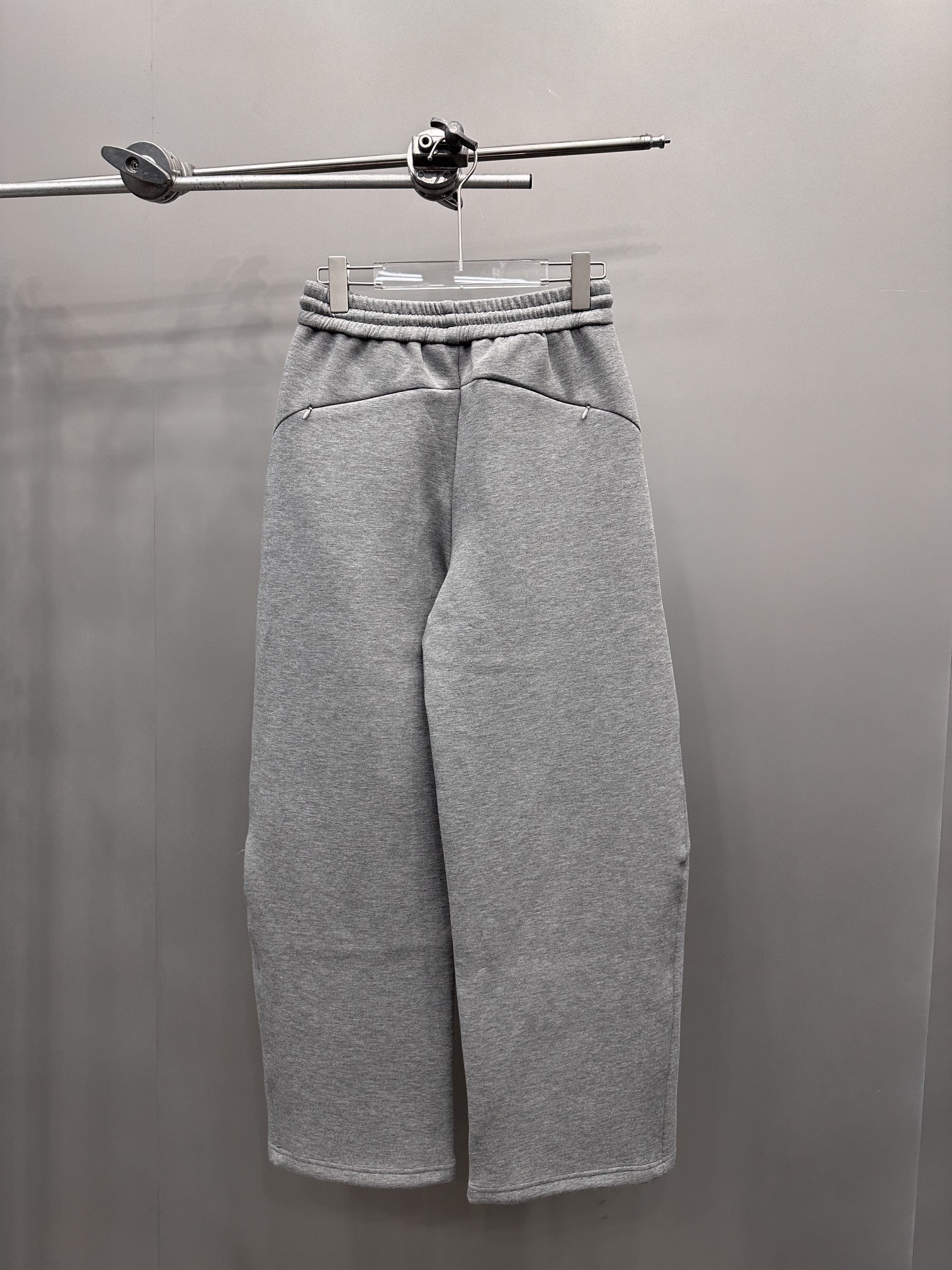  ANN｜新款卫裤，进口空气层面料，柔软舒适防勾丝，腰部松紧带可调节，口袋处进口超密平纹刺绣logo，立