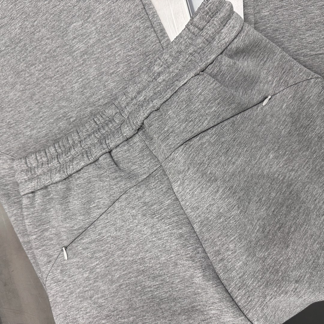  ANN｜新款卫裤，进口空气层面料，柔软舒适防勾丝，腰部松紧带可调节，口袋处进口超密平纹刺绣logo，立