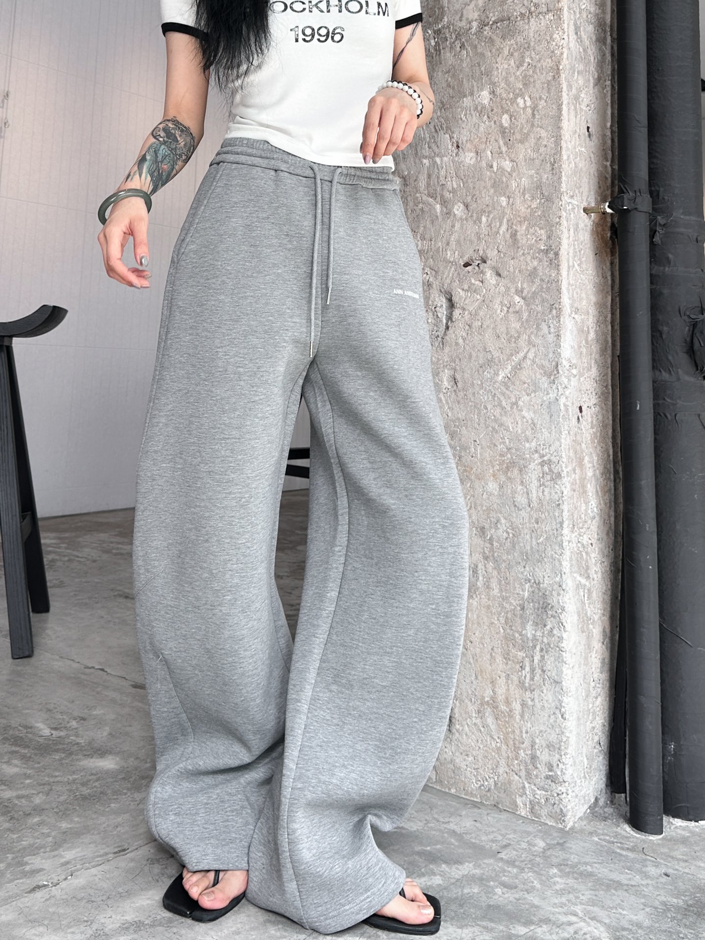  ANN｜新款卫裤，进口空气层面料，柔软舒适防勾丝，腰部松紧带可调节，口袋处进口超密平纹刺绣logo，立