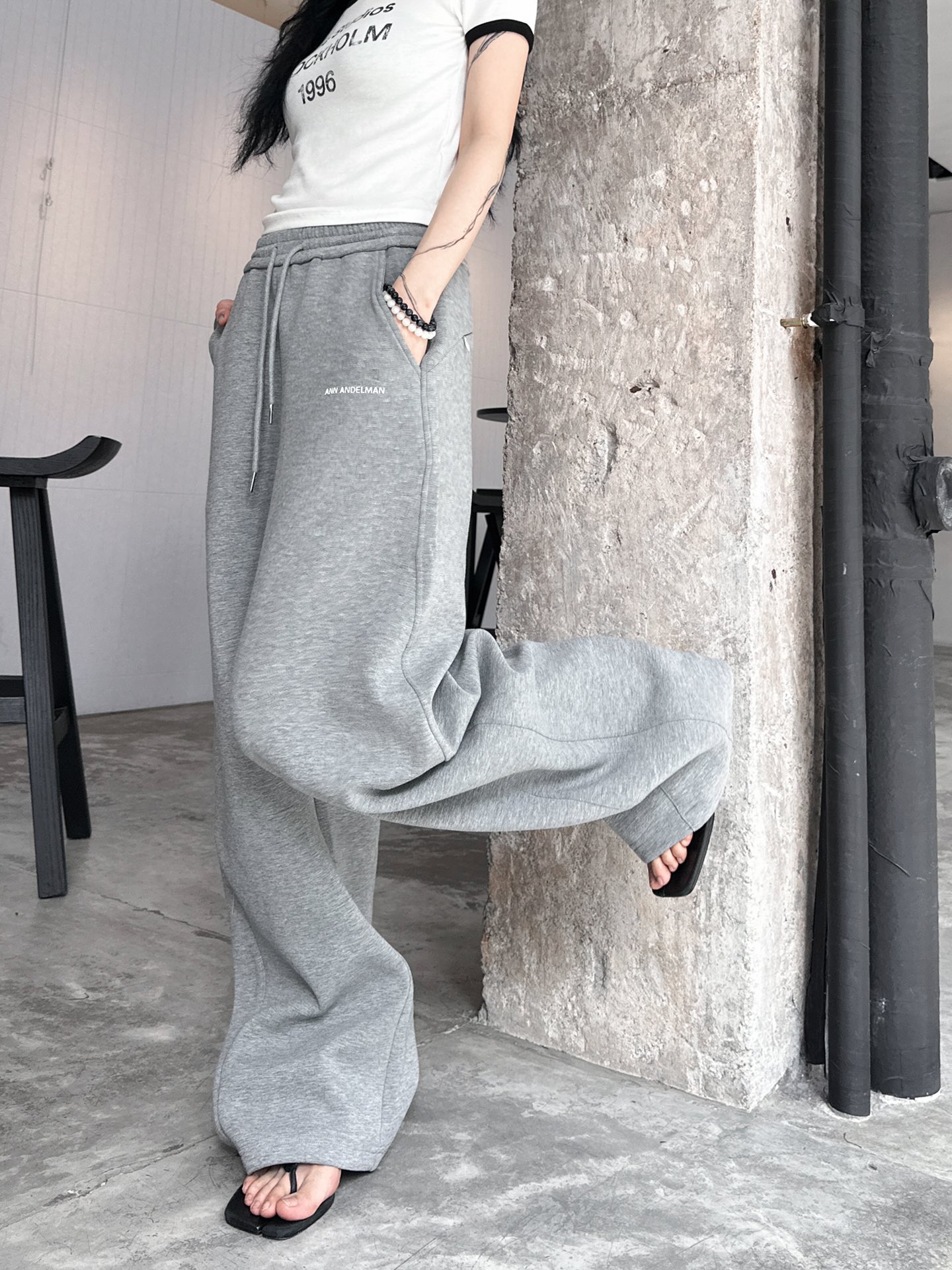  ANN｜新款卫裤，进口空气层面料，柔软舒适防勾丝，腰部松紧带可调节，口袋处进口超密平纹刺绣logo，立