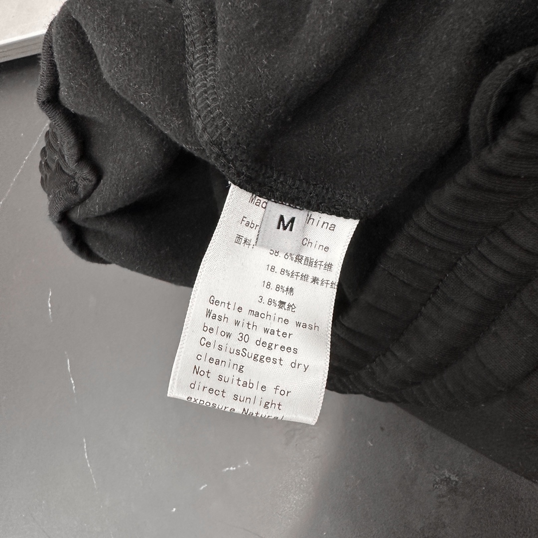  ANN｜新款卫裤，进口空气层面料，柔软舒适防勾丝，腰部松紧带可调节，口袋处进口超密平纹刺绣logo，立