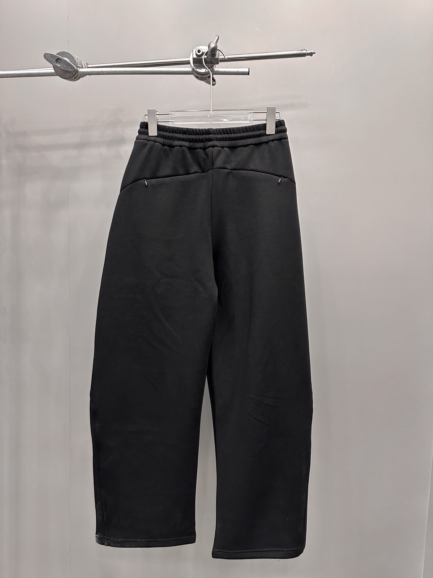  ANN｜新款卫裤，进口空气层面料，柔软舒适防勾丝，腰部松紧带可调节，口袋处进口超密平纹刺绣logo，立