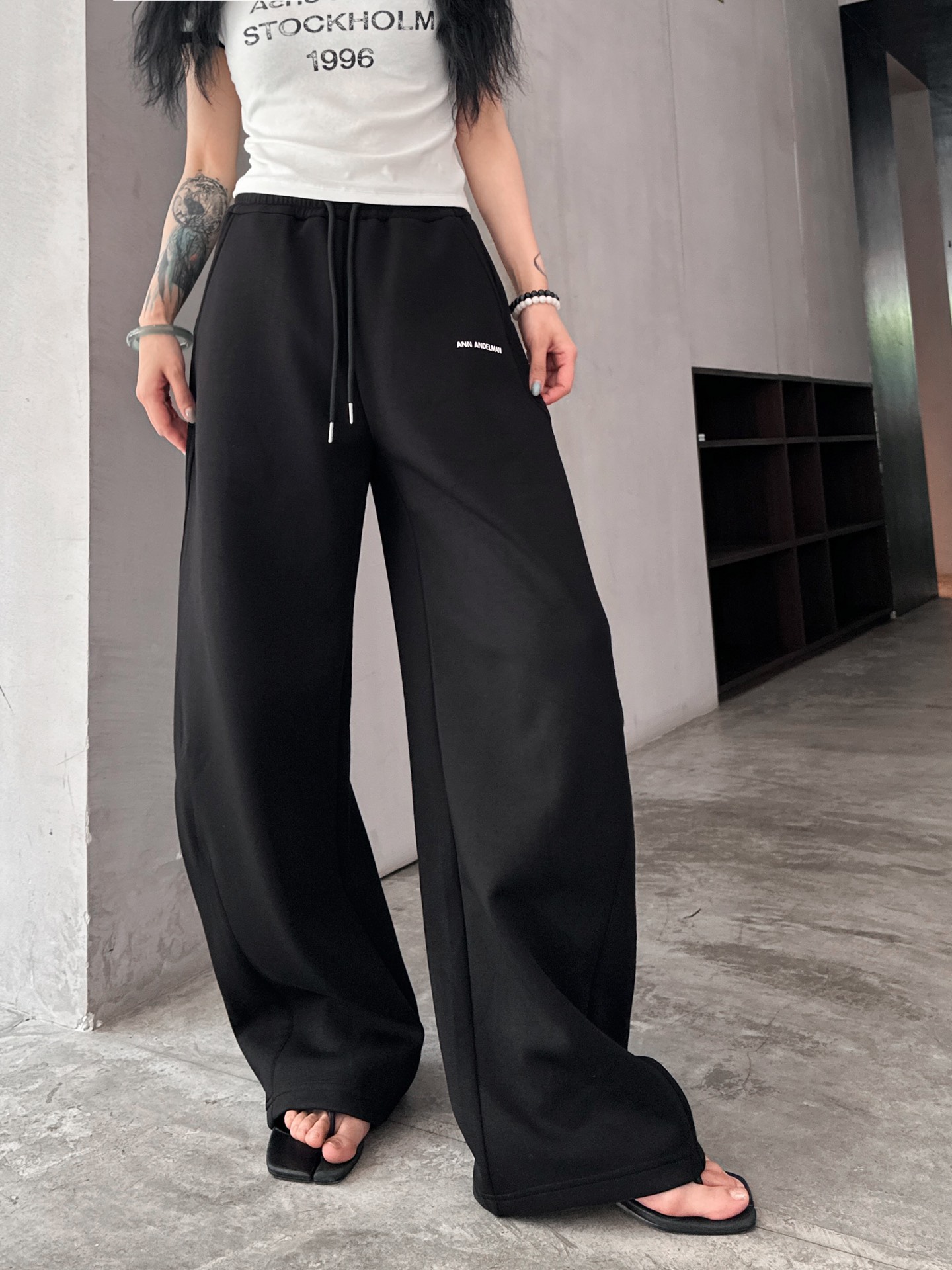  ANN｜新款卫裤，进口空气层面料，柔软舒适防勾丝，腰部松紧带可调节，口袋处进口超密平纹刺绣logo，立