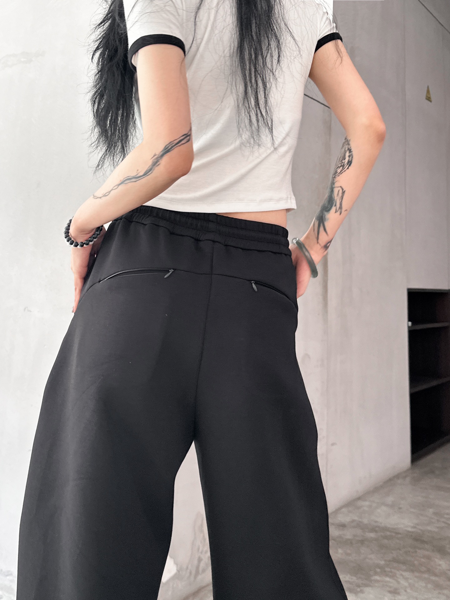  ANN｜新款卫裤，进口空气层面料，柔软舒适防勾丝，腰部松紧带可调节，口袋处进口超密平纹刺绣logo，立