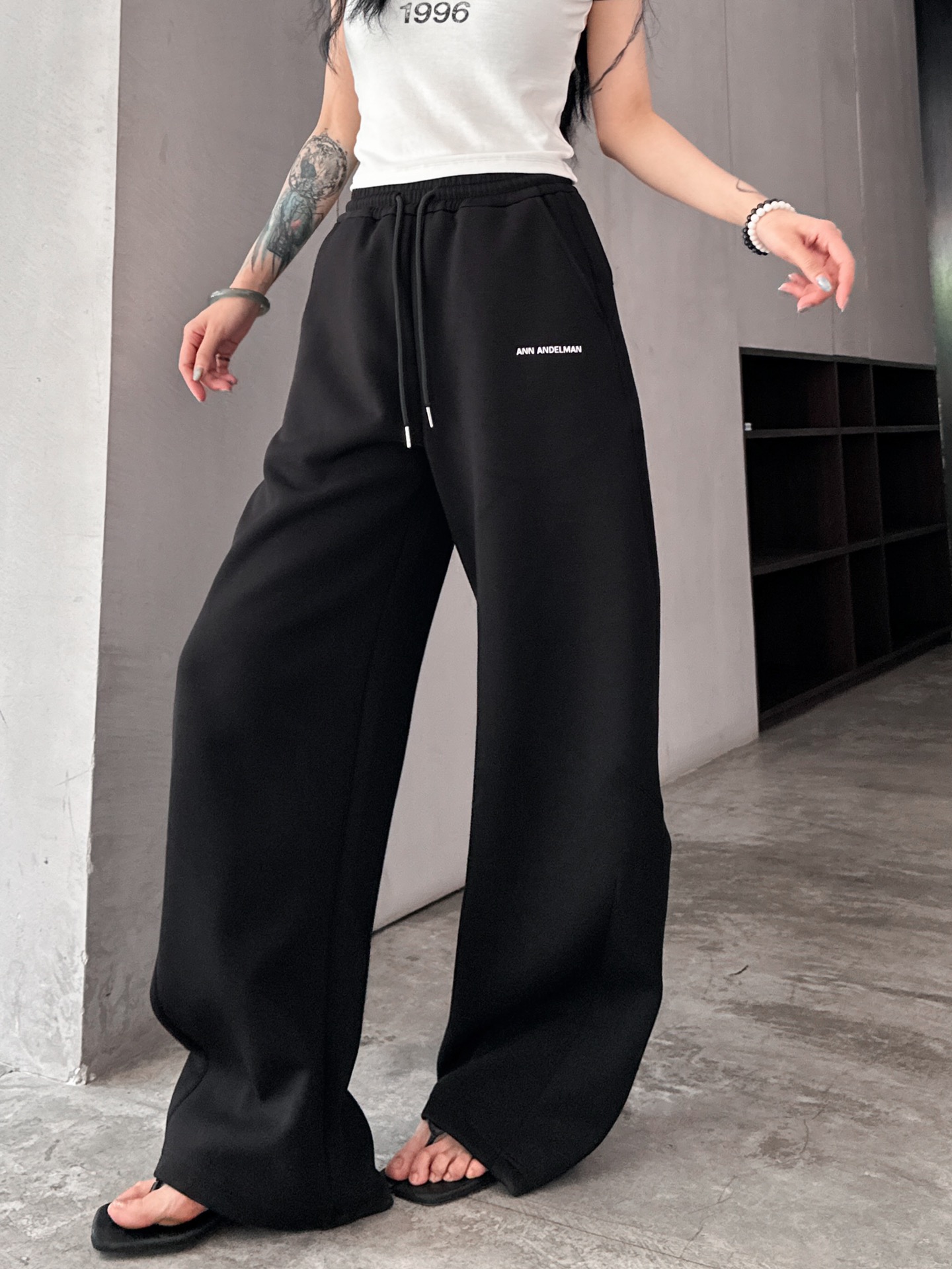  ANN｜新款卫裤，进口空气层面料，柔软舒适防勾丝，腰部松紧带可调节，口袋处进口超密平纹刺绣logo，立