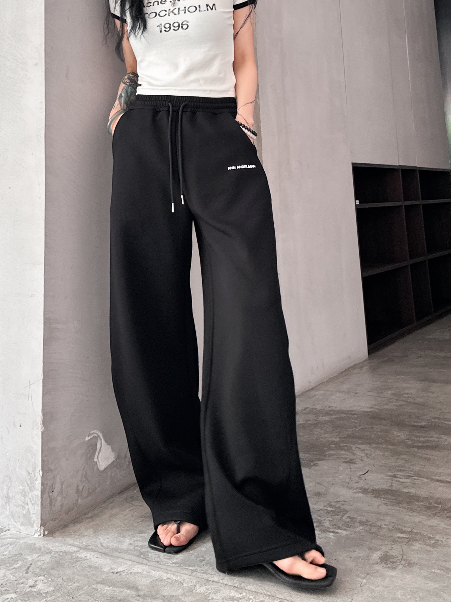  ANN｜新款卫裤，进口空气层面料，柔软舒适防勾丝，腰部松紧带可调节，口袋处进口超密平纹刺绣logo，立