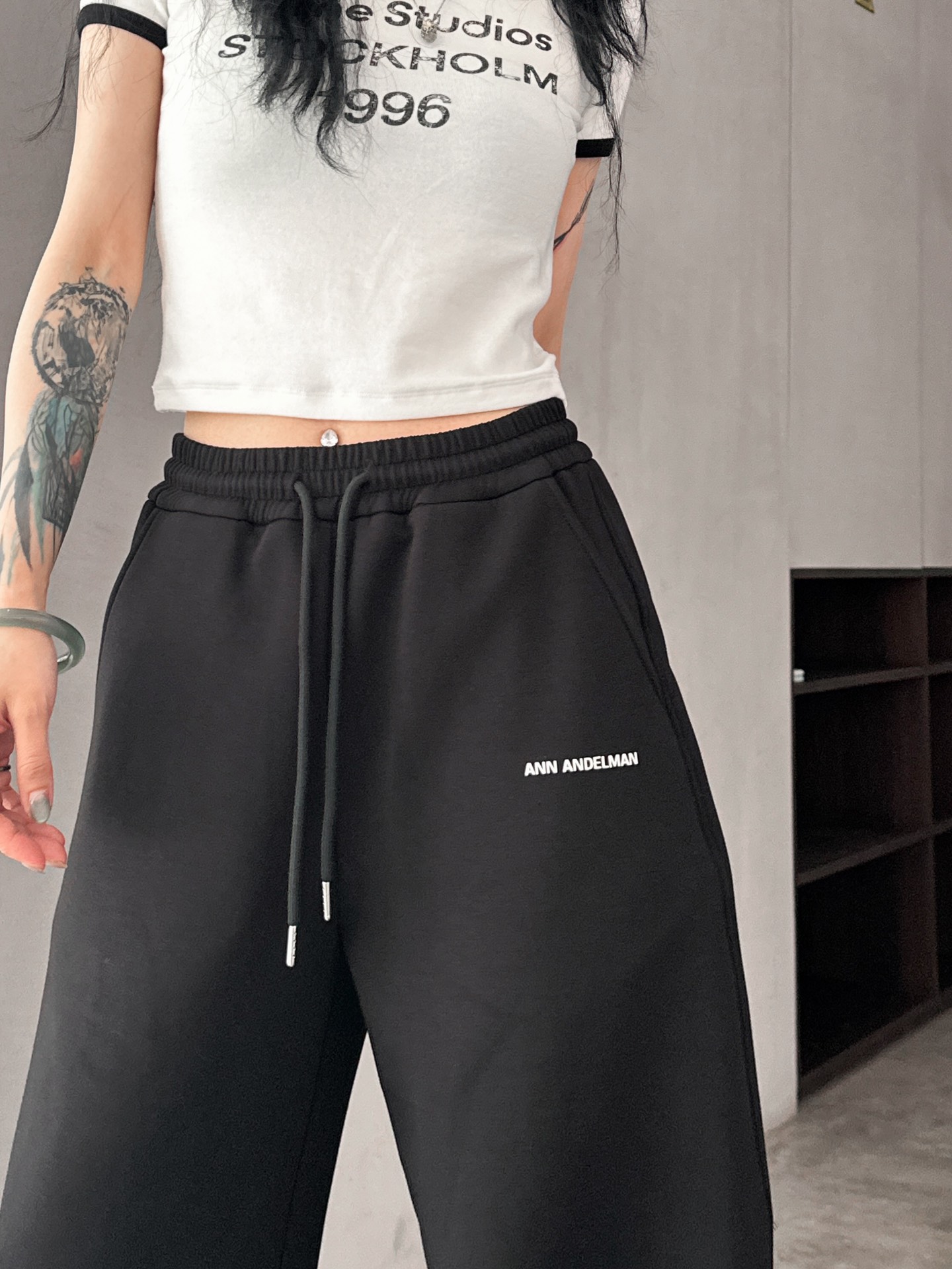  ANN｜新款卫裤，进口空气层面料，柔软舒适防勾丝，腰部松紧带可调节，口袋处进口超密平纹刺绣logo，立