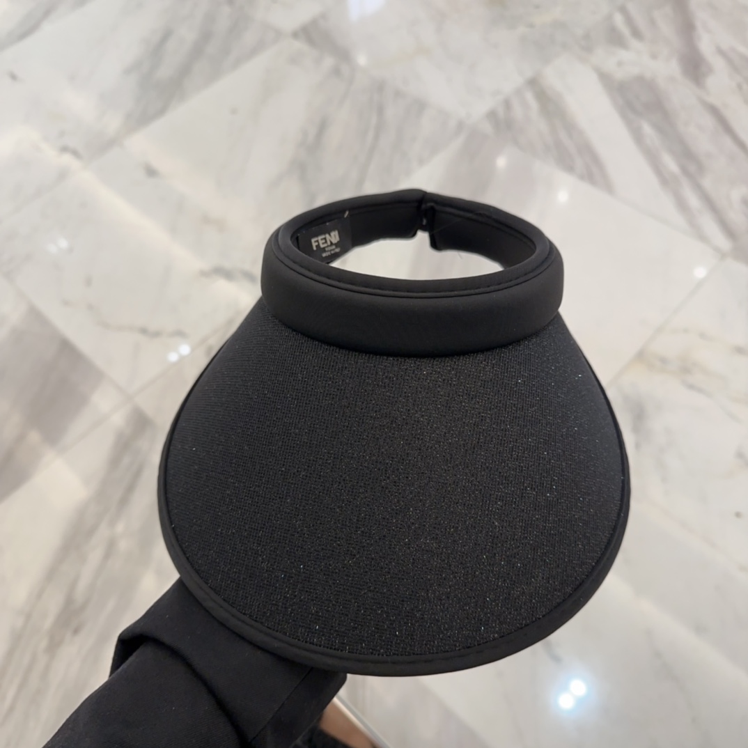 NO:226680,FENDl empty top hat I really like this shiny feeling with a rustic pastoral freshness. The five colors are super versatile. If you like the empty top hat, you must not miss the hat. Straw hat, fisherman's hat, baseball hat, hat, fendi, espadrilles, hats19860909FENDl 空顶帽 真的很喜欢这种闪闪的感觉 带有质朴的田园清新感 五色超百搭 喜欢空顶帽的集美不可错过帽子草帽渔夫帽棒球帽,帽子,fendi,espadrilles,hats,hat