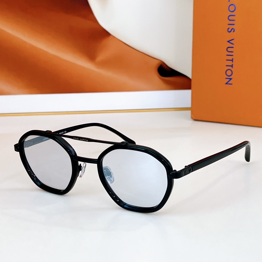 NO:251143,LOUIS VUITTO* LV Signature Round The silver finish on the acetate lens and frame adds a modern touch to the classic outline, while the first letter engraved on the hinge is the brand's logo MODEL2352 2353 2354 2356 2357 SIZE56 17-145 Heel foot original glasses sunglasses sunglasses, glasses, louis vuitton, louis vuitton, louis vuitton19860909LOUIS VUITTO* LV Signature Round 醋酸纤维镜片和镜框上的银色饰面为经典轮廓增添了现代气息,而铰链上镌刻的路易威登首字母则是品牌的标志 MODEL2352 2353 2354 2356 2357 SIZE56口17-145 跟足原版 眼镜墨镜太阳镜,眼镜,louis vuitton,louis vuitton,louis vuitton,glasses