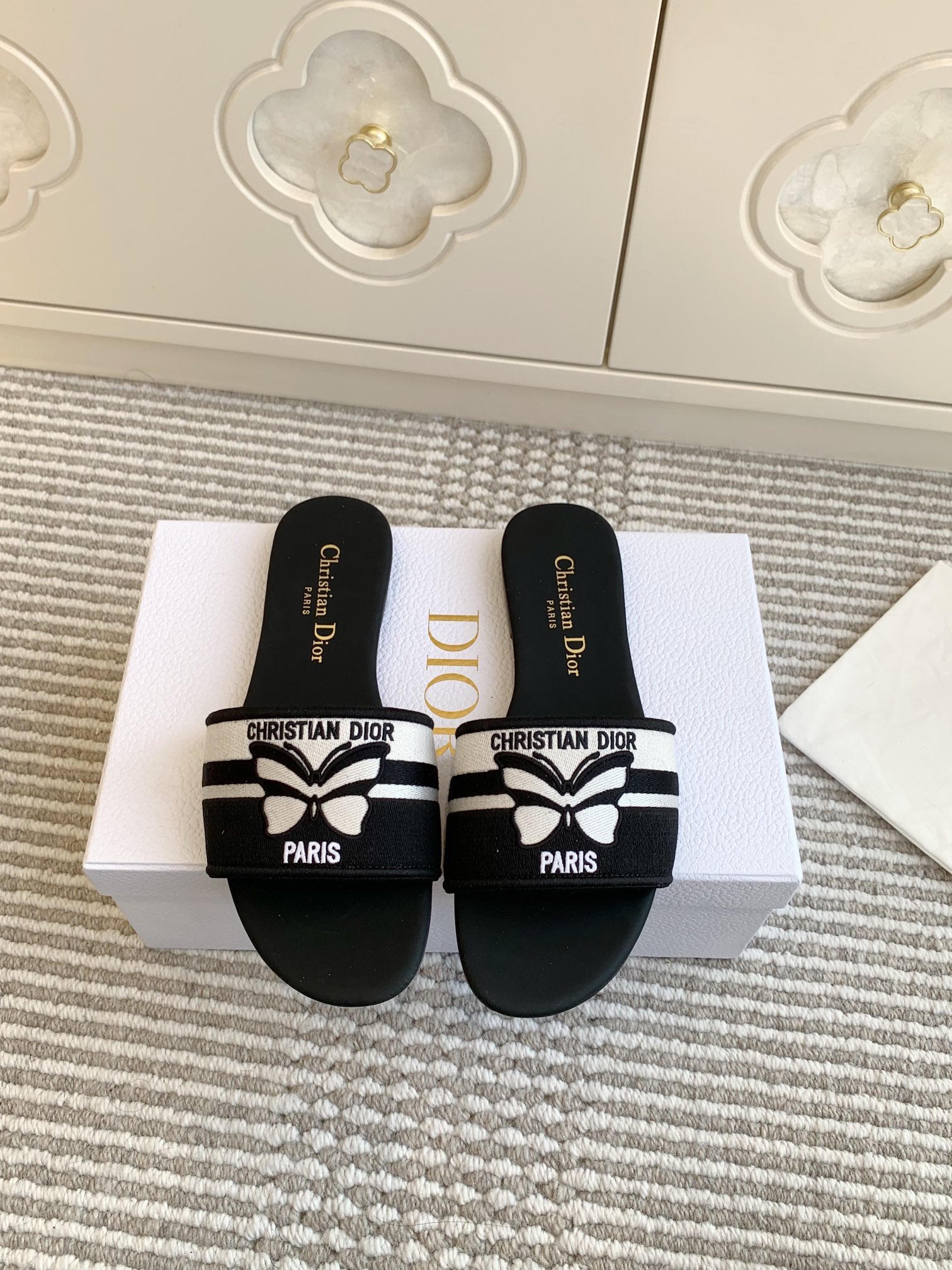 NO:222502,25 new colors, flat sole, thick heel, Dior new color cotton 3D three-dimensional embroidery printed sandals, top quality, original fly weaving pure cotton 3D three-dimensional embroidery/print, inner footbed cowhide, lucky star genuine leather outsole size35-40 (customized by 40, 41, 42), slippers, dior, dior, slippers, cowhide, Leather soles1986090925新色 批平底 粗跟 Dior迪奥新色棉质3D立体刺绣印花凉拖鞋 顶级品质 原版飞织纯棉3d立体刺绣/印花 内里垫脚牛皮 幸运星真皮大底  size35-40（40、41、42定制）,拖鞋,dior,dior,slippers,cowhide,Leather soles,Women's Shoes