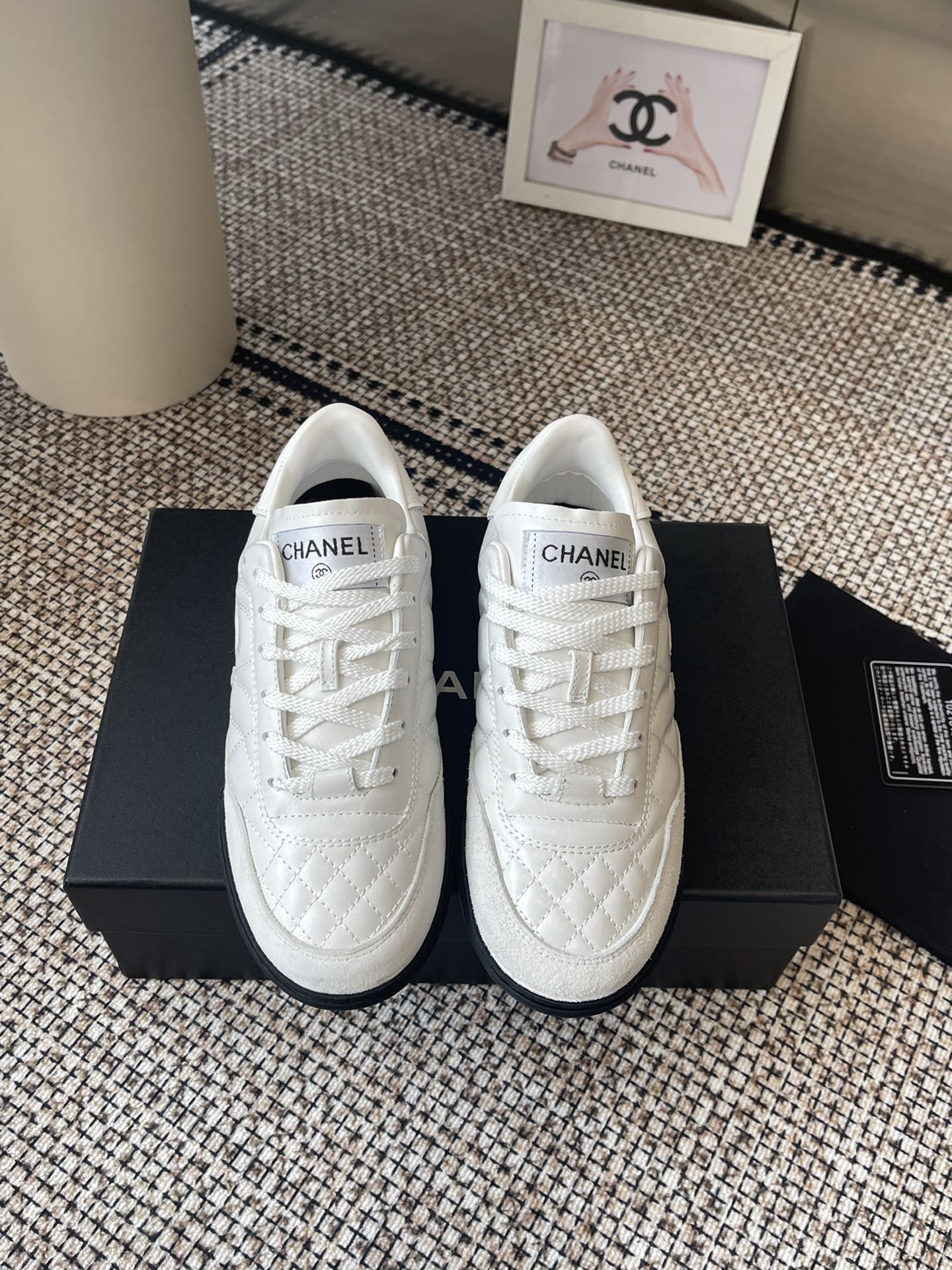 NO:233071,Chanel new casual shoes, top version of coco girls, fabric: original custom-made sheepskin   cow back velvet, original imported breathable velvet cloth   sheepskin lining, original mold opening rubber, original top version of the original development, all details are consistent with the authentic product!   TPU combination Size: 35-40, casual shoes/sports shoes, chanel, sneakers, sheepskin19860909Chanel新款休闲鞋 顶级版本 coco女孩必必入 面料: 原版定制防胎羊皮 牛反绒 原版进口透气绒布 羊皮内里 原版开模橡胶 原版开发顶级版本,所有细节都跟正品一致！ TPU组合 码: 35-40,休闲鞋/运动鞋,chanel,sneakers,sheepskin,Women's Shoes