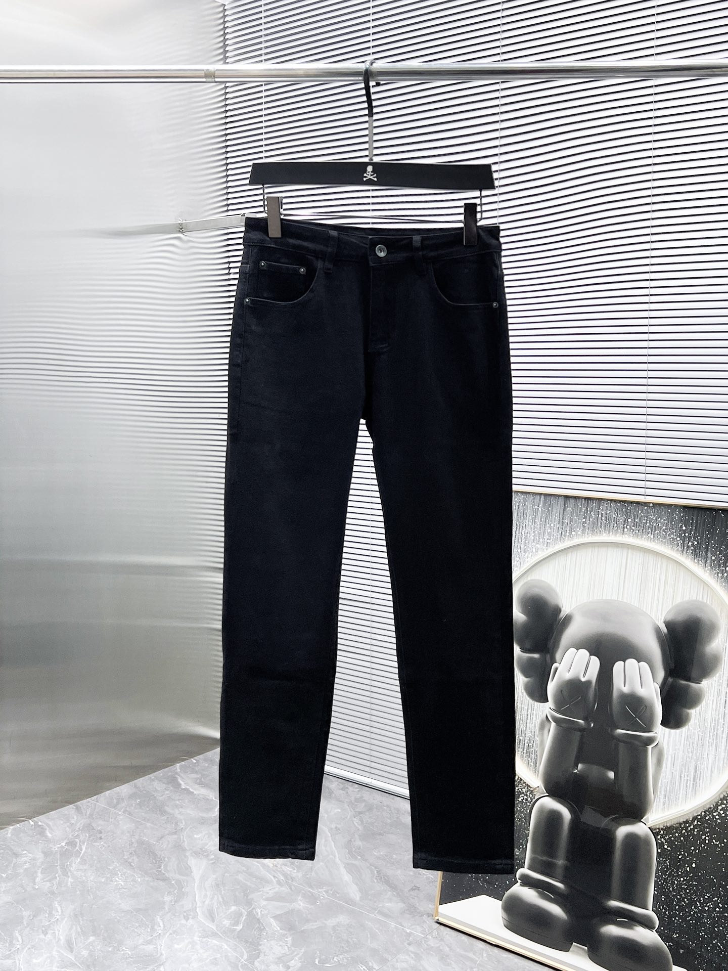 NO:431895,Hermes 2025ss new jeans, high-end version!  Customized fabrics for counters are breathable and comfortable, with impeccable details, and the brand element design concept reflects high quality. The feel is delicate and soft!  Present casual cut, with a great upper body shape. Number of 28-38 (no 35.37), hermes, jeans, alexander wang19860909爱马仕 2025ss新款牛仔裤,高端版本！专柜定制面料 透气舒适度高,细节无可挑剔,品牌元素设计理念,体现高品质.手感细腻柔软！呈现休闲裁剪,上身版型超赞 码数 28-38（无35.37）,,hermes,jeans,alexander wang,Men's clothing