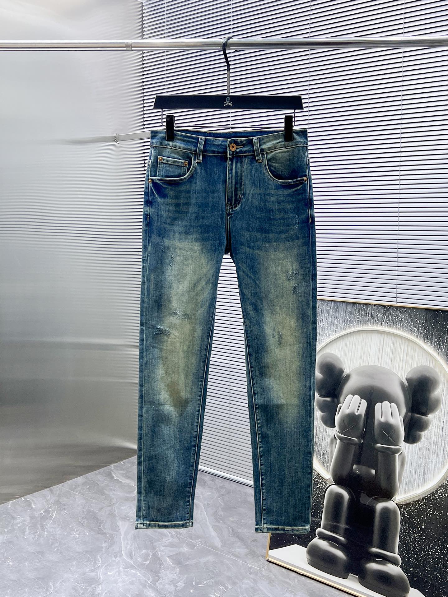 NO:431883,Croxin 2025ss new jeans, high-end version!  Customized fabrics for counters are breathable and comfortable, with impeccable details, and the brand element design concept reflects high quality. The feel is delicate and soft!  Present casual cut, with a great upper body shape. Number of 28-38 (no 35.37), Chrome hearts, jeans, alexander wang19860909克罗心 2025ss新款牛仔裤,高端版本！专柜定制面料 透气舒适度高,细节无可挑剔,品牌元素设计理念,体现高品质.手感细腻柔软！呈现休闲裁剪,上身版型超赞 码数 28-38（无35.37）,,chrome hearts,jeans,alexander wang,Men's clothing