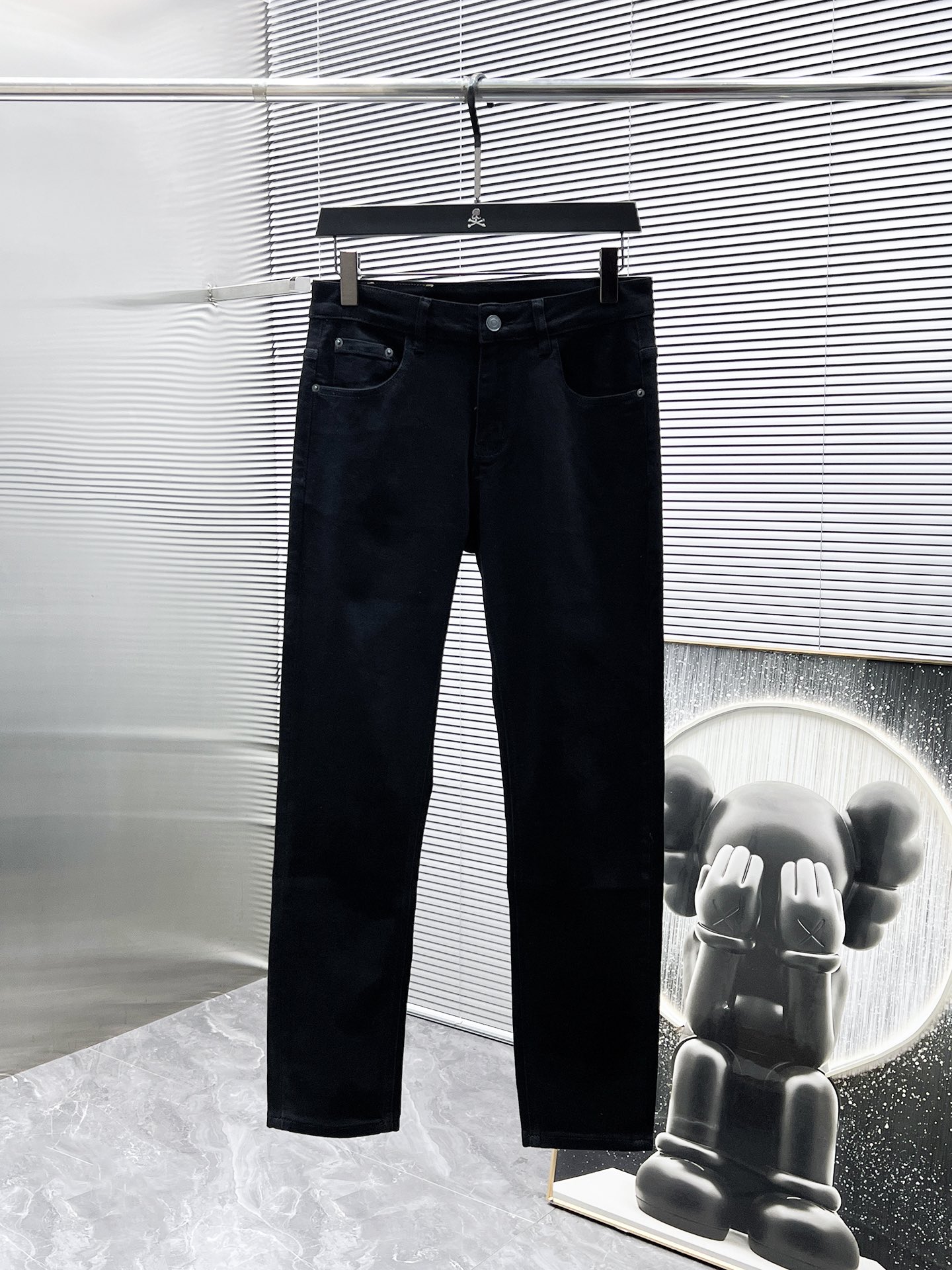 NO:431871,Croxin 2025ss new jeans, high-end version!  Customized fabrics for counters are breathable and comfortable, with impeccable details, and the brand element design concept reflects high quality. The feel is delicate and soft!  Present casual cut, with a great upper body shape. Number of 28-38 (no 35.37), Chrome hearts, jeans, alexander wang19860909克罗心 2025ss新款牛仔裤,高端版本！专柜定制面料 透气舒适度高,细节无可挑剔,品牌元素设计理念,体现高品质.手感细腻柔软！呈现休闲裁剪,上身版型超赞 码数 28-38（无35.37）,,chrome hearts,jeans,alexander wang,Men's clothing