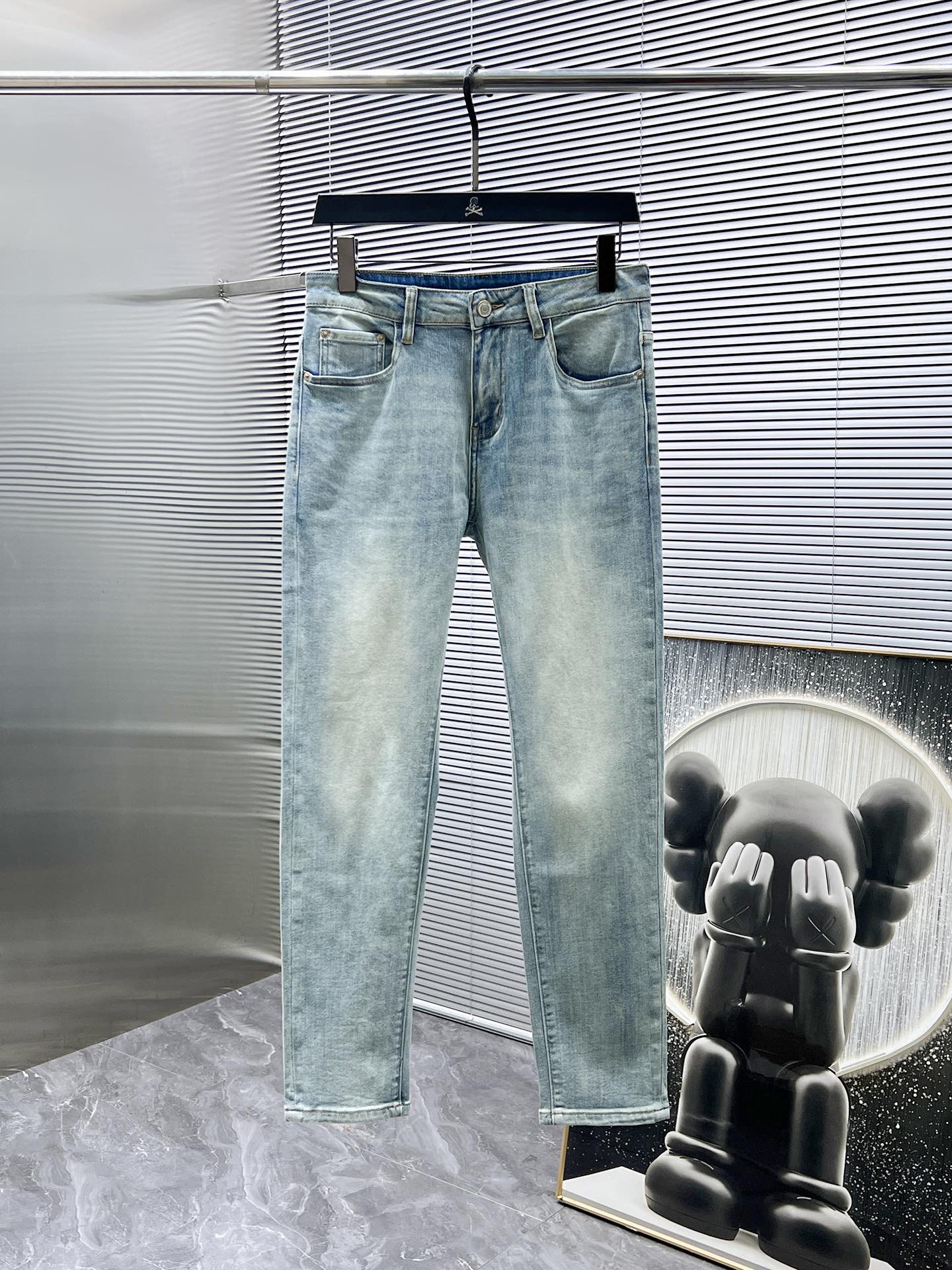 NO:431909,Croxin 2025ss new jeans, high-end version!  Customized fabrics for counters are breathable and comfortable, with impeccable details, and the brand element design concept reflects high quality. The feel is delicate and soft!  Present casual cut, with a great upper body shape. Number of 28-38 (no 35.37), Chrome hearts, jeans, alexander wang19860909克罗心 2025ss新款牛仔裤,高端版本！专柜定制面料 透气舒适度高,细节无可挑剔,品牌元素设计理念,体现高品质.手感细腻柔软！呈现休闲裁剪,上身版型超赞 码数 28-38（无35.37）,,chrome hearts,jeans,alexander wang,Men's clothing