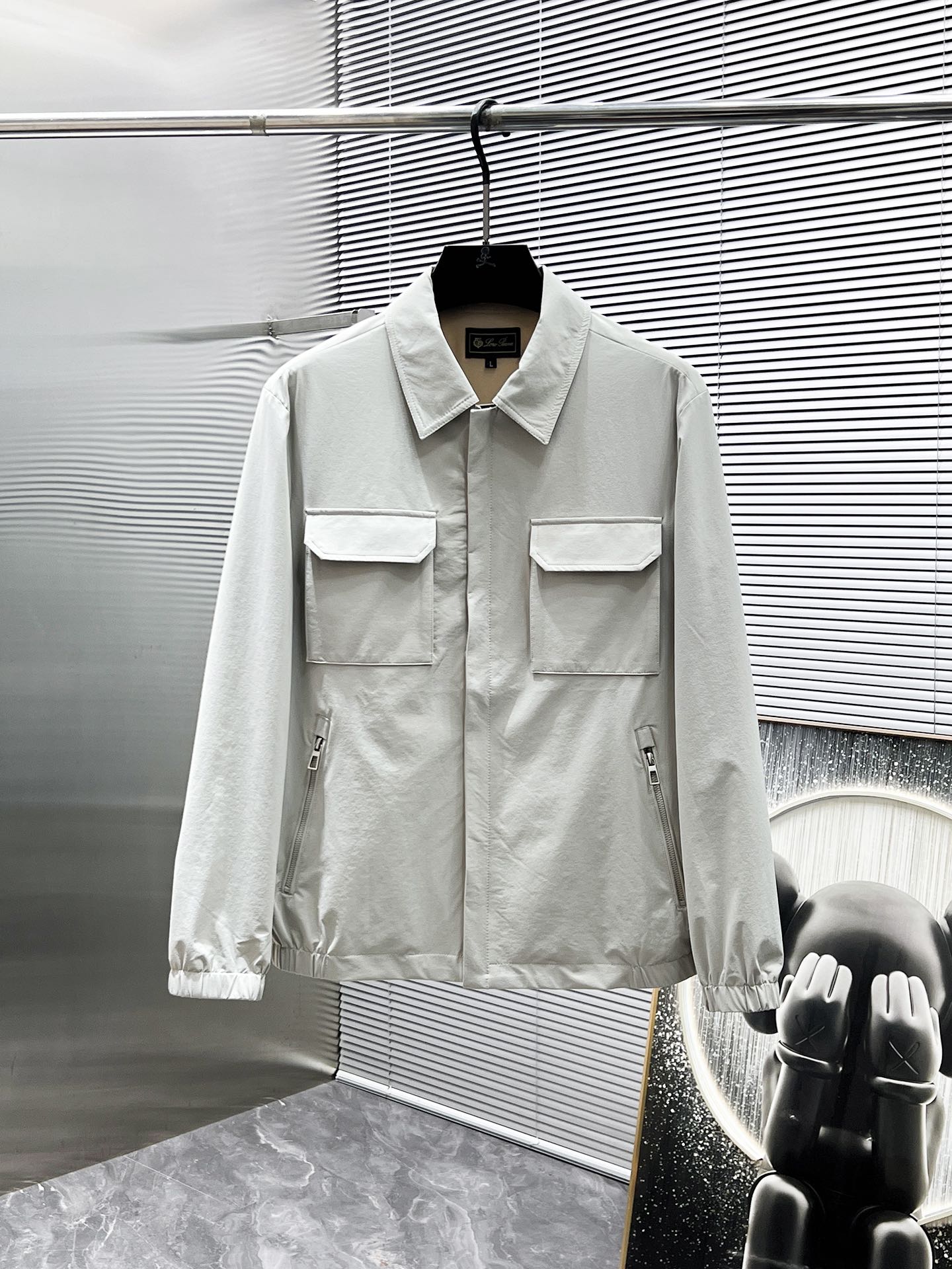 NO:160024,LP Spring New Lapel Jacket Jacket, High-end Version!  Customized fabrics for counters are breathable and comfortable, with impeccable details, and the brand element design concept reflects high quality. The feel is delicate and soft!  It is casually cut, with a great upper body style!  48-56, Loro piana, jackets & coats, jackets & coats, alexander wang19860909LP 春季新款 翻领 夹克 外套,高端版本！专柜定制面料 透气舒适度高,细节无可挑剔,品牌元素设计理念,体现高品质.手感细腻柔软！呈现休闲裁剪,上身版型超赞！码数48-56,,loro piana,jackets & coats,jackets & coats,alexander wang,Men's clothing