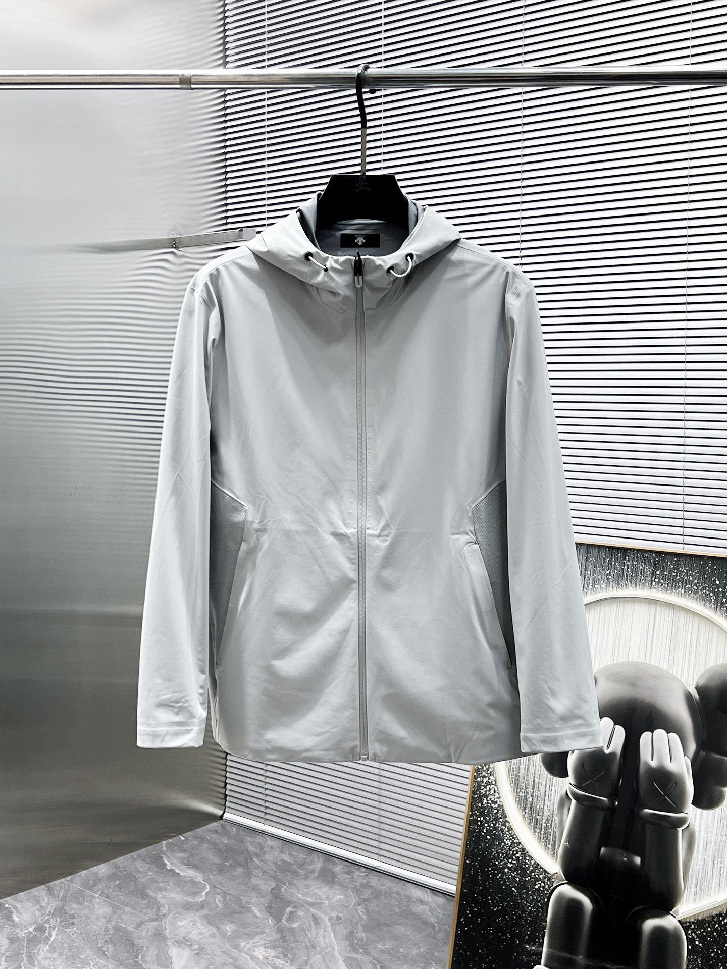 NO:162817,Deesant Spring 2025 new hooded jacket jacket, high-end version!  Customized fabrics for counters are breathable and comfortable, with impeccable details, and the brand element design concept reflects high quality. The feel is delicate and soft!  It is casually cut, with a great upper body style!  Number of codes 48-56, Jackets & coats, Jackets & coats, Hats, Alexander wang19860909迪桑特 2025春季新款 连帽 夹克 外套,高端版本！专柜定制面料 透气舒适度高,细节无可挑剔,品牌元素设计理念,体现高品质.手感细腻柔软！呈现休闲裁剪,上身版型超赞！码数48-56,,jackets & coats,jackets & coats,hats,alexander wang,Men's clothing