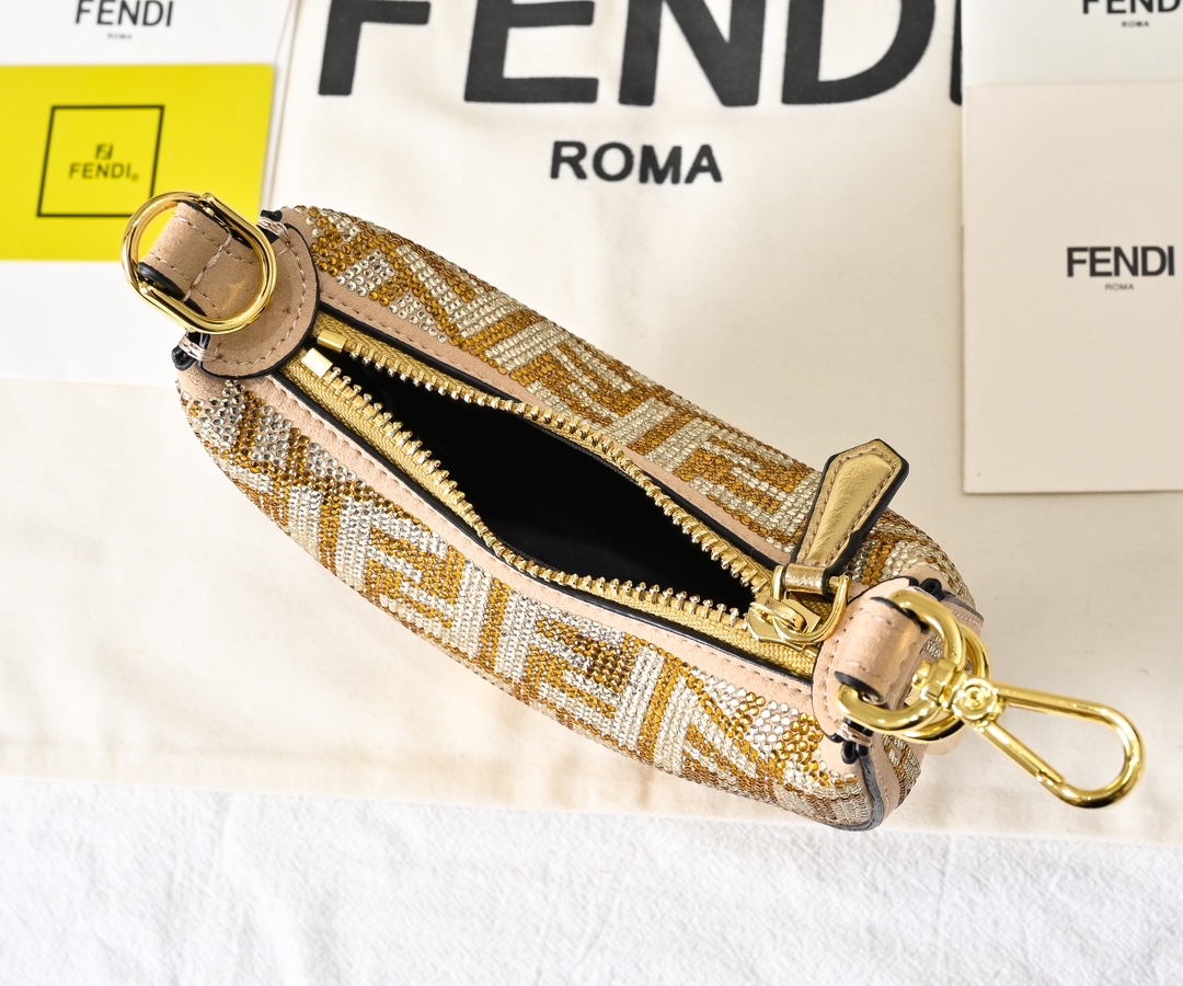 配盒子 型号2186配有可调节长肩带，链条⛓️➕30，尺寸16cm，
FEND1prap-hy腋下包，以