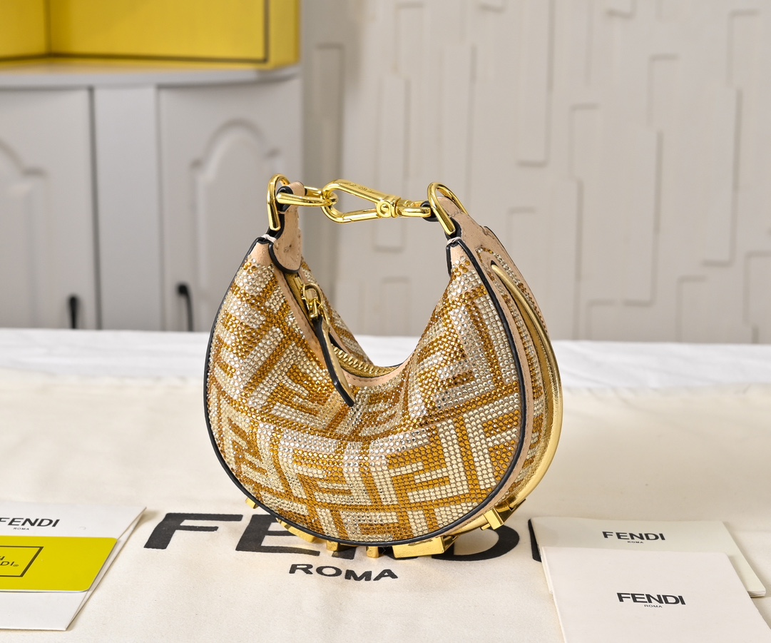 配盒子 型号2186配有可调节长肩带，链条⛓️➕30，尺寸16cm，
FEND1prap-hy腋下包，以