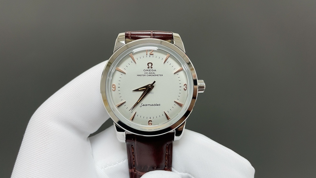 NO:392834,Omega OMEGA Seahorse Series Watches are coming!  Welcome to taste it!  Exclusive customization of the 8806 Master Chronicle integrated movement, the texture, structure, balance position and hollowing are consistent with the original version, the operation is clearly visible, the time is accurate, and the power is saved 55 hours. The case material is 316L stainless steel, arched sapphire glass, and the interior is anti-reflective. The sapphire glass on the back is engraved with the words 'SEAMASTER' (Seahorse Series) 'LIMITED EDITLON' (Limited Edition) and limited encoding Italian cowhide with original buckle. Waterproof depth is 50 meters, omega, cowhide19860909欧米茄OMEGA 海马系列 腕表 重磅来袭！欢迎品鉴！ 独家定制8806至臻天文台一体机芯,纹理、结构、摆轮位置和镂空均与原版一致,运转美态清晰可见,走时精准,动力储蓄 55 小时. 表壳材质316L精钢,拱形蓝宝石玻璃,内部采用防反光处理.表背蓝宝石玻璃 刻有“SEAMASTER”（海马系列）“LIMITED EDITLON”（限量版）字样及限量编码 意大利牛皮搭配原装扣 防水深度50米,,omega,cowhide,Watch