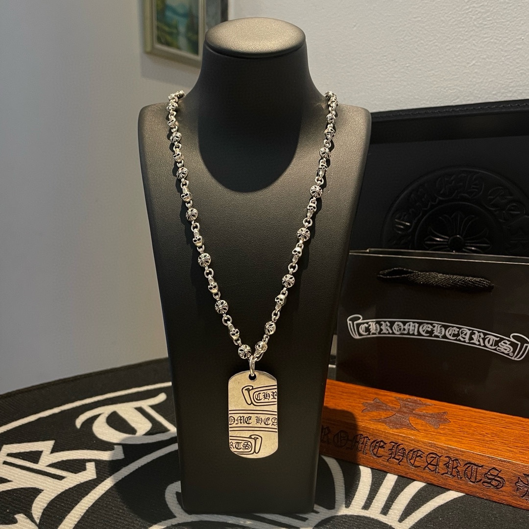 NO:108183,Batch New model [Counter Quality] Chrome Hearts Croxin Classic retro skull cross ball necklace Square pendant Different pattern design styles with concave and convex shapes Present unique Cross Scout flowers are Croxin's ambitions, so they last longer. Genuine version Chrome Hearts Croxin Difference to the market ordinary light version, match the quality of the version, look at the details of the letter printing, retro old gray oxygen level. Seiko version!  !  !  Pure handmade ~ Authentic model opening must-have fashion and fashion, both men and women can wear it, same style for couples, original official website, rock punk style silver style, retro elements, trendy and versatile!  , jewelry boutique, chrome hearts, chrome hearts, necklace19860909批 新款【专柜品质】Chrome Hearts克罗心 经典复古骷髅头十字花球项链 方牌吊坠 凹凸造型不同的花纹设计风格 呈现出与众不同 十字架 童军花是克罗心的志 所以更经久不衰 正品打版Chrome Hearts克罗心 区别市场普通轻版 对版对标品质 看字印细节 复古做旧灰氧程度.精工版本！！！ 纯手工打造 ～正品开模潮流时尚必备 男女均可佩戴 情侣同款 官网原版 摇滚朋克泰银风格 复古元素 潮流百搭！,饰品精品,chrome hearts,chrome hearts,necklace,Jewelry