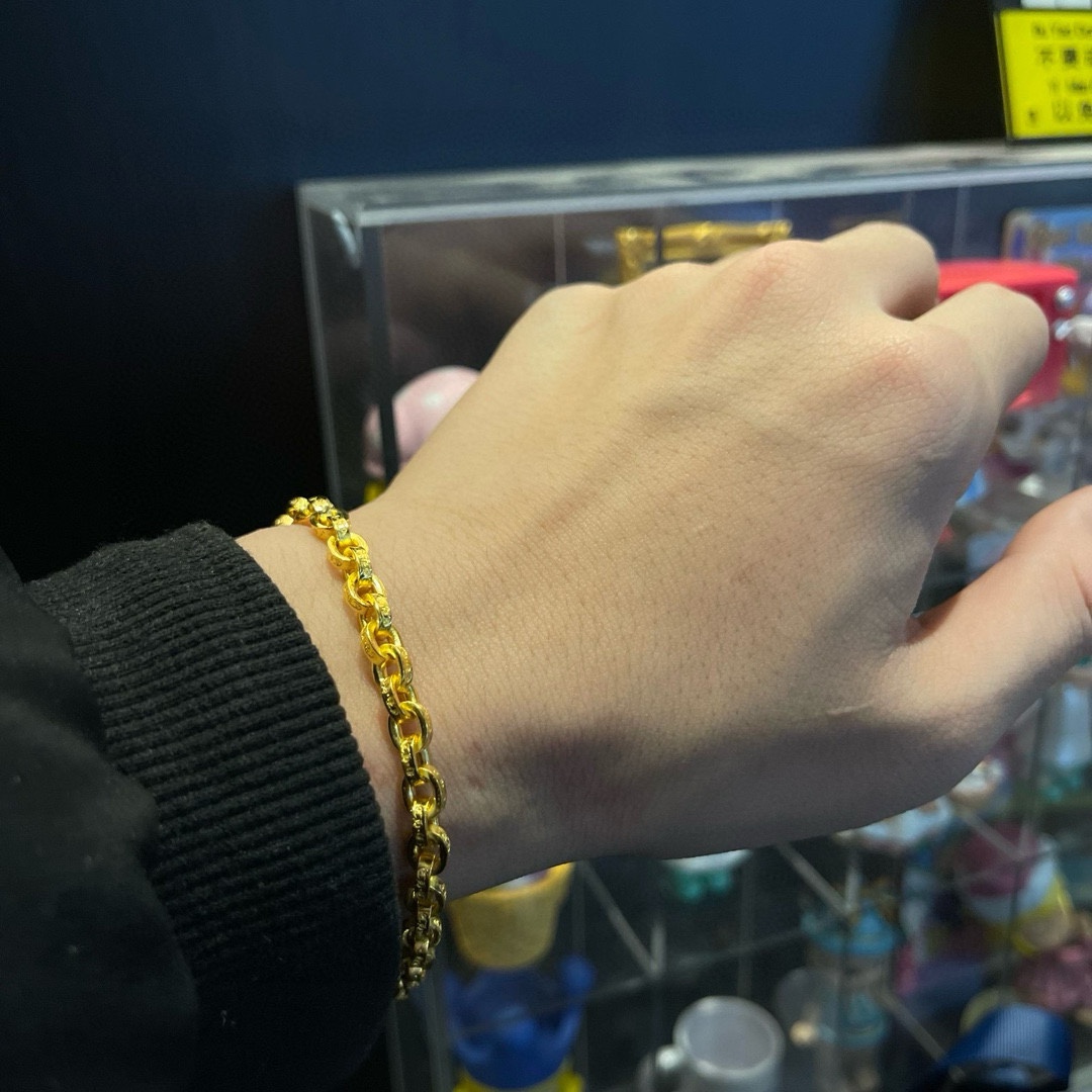 NO:108186,Croxin 22k gold-plated CH letter bracelet material 925 is made of vacuum electroplating and color retention time. Version counter 22k, jewelry quality, chrome hearts, bracelet, gold plating19860909克罗心22k镀金CH字母手链 材质925采用真空电镀保色时间持久 版本专柜22k,饰品精品,chrome hearts,bracelet,gold plating,Jewelry