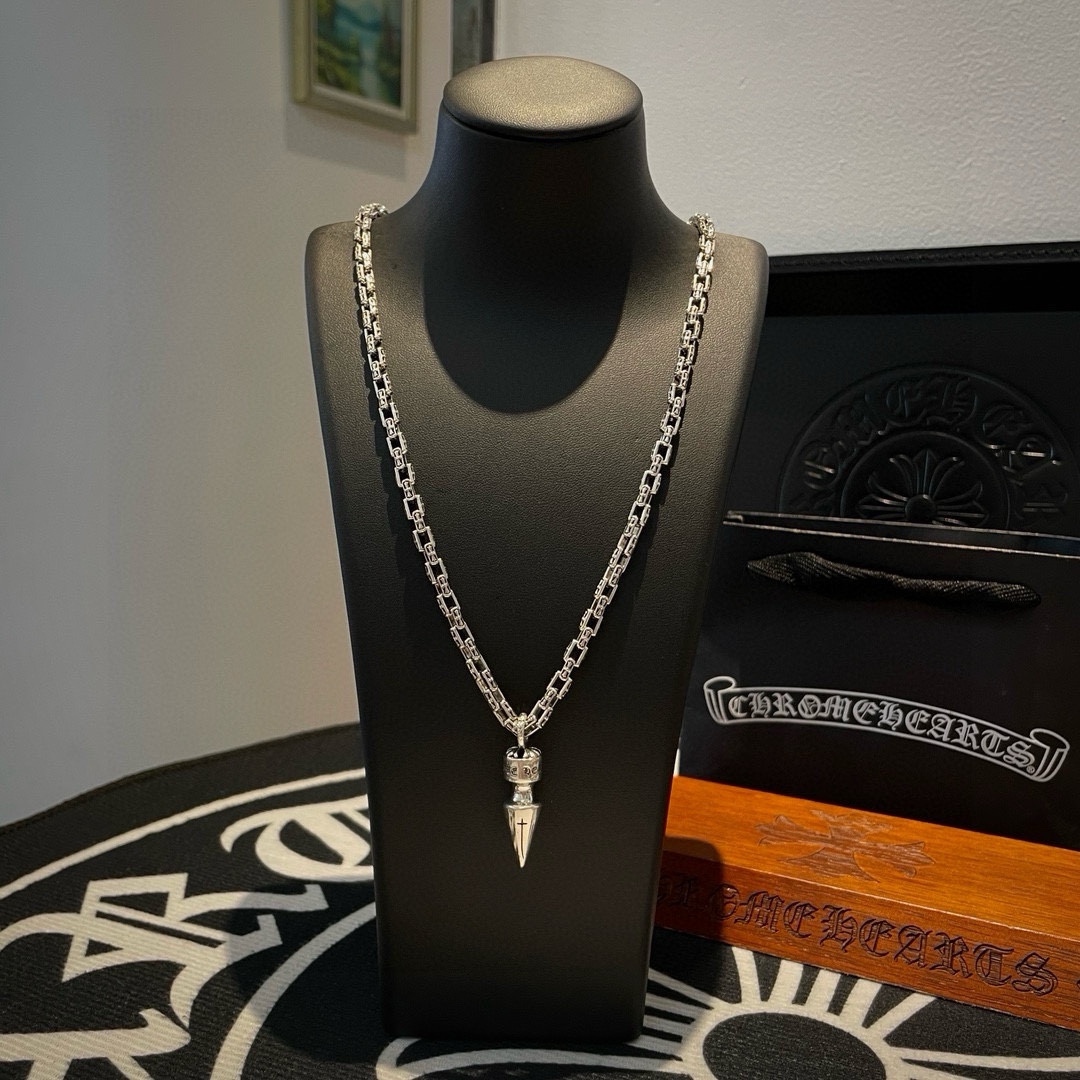 NO:108164,New [Counter Quality] Chrome Hearts Croxin Classic retro cross necklace Bullet pendant Different pattern design styles with concave and convex shapes Present unique Cross Scout flowers are Croxin's ambitions, so they last longer. Genuine version of Chrome Hearts Croxin Difference to the market ordinary light version, match the quality of the version, look at the details of the letter printing, retro old gray oxygen level. Seiko version!  !  !  Pure handmade ~ Authentic model opening must-have fashion and fashion, both men and women can wear it, same style for couples, original official website, rock punk style silver style, retro elements, trendy and versatile!  , jewelry boutique, chrome hearts, chrome hearts, necklace19860909新款【专柜品质】Chrome Hearts克罗心 经典复古十字架项链 子弹吊坠 凹凸造型不同的花纹设计风格 呈现出与众不同 十字架 童军花是克罗心的志 所以更经久不衰 正品打版Chrome Hearts克罗心 区别市场普通轻版 对版对标品质 看字印细节 复古做旧灰氧程度.精工版本！！！ 纯手工打造 ～正品开模潮流时尚必备 男女均可佩戴 情侣同款 官网原版 摇滚朋克泰银风格 复古元素 潮流百搭！,饰品精品,chrome hearts,chrome hearts,necklace,Jewelry