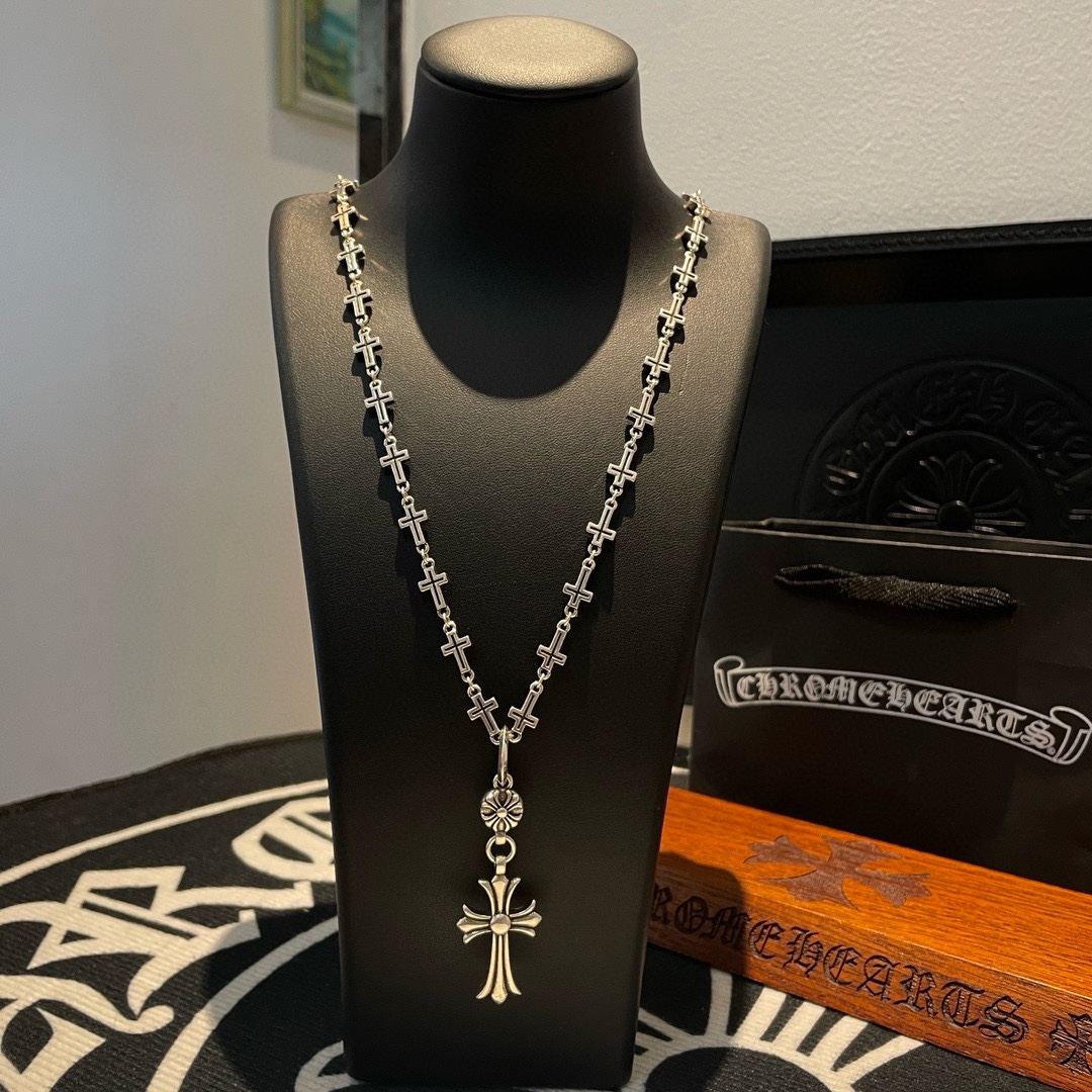 NO:112178,TikTok/Kuaishou/ins/Xiaohongshu/Live Hot, New [Counter Quality] Chrome Hearts Cross Necklace, Cross Pendant, Concave and Convex and Convex Scout Flowers are Croxin's ambition, so they last forever. Genuine version of Chrome Hearts Croxin, different light version of the market, benchmarking quality, looking at the details of the letter printing, retro old gray oxygen level. Seiko version!  !  !  Pure handmade ~ Authentic model opening must-have fashion and fashion, both men and women can wear it, same style for couples, original official website, rock punk style silver style, retro elements, trendy and versatile!  , jewelry boutique, chrome hearts, chrome hearts, necklace19860909批 抖音/快手/ins/小红书/直播热门 ,新款【专柜品质】Chrome Hearts克罗心十字架项链 ,十字架吊坠,凹凸造型不同的花纹设计风格 呈现出与众不同 十字架 童军花是克罗心的志 所以更经久不衰 正品打版Chrome Hearts克罗心 区别市场普通轻版 对版对标品质 看字印细节 复古做旧灰氧程度.精工版本！！！ 纯手工打造 ～正品开模潮流时尚必备 男女均可佩戴 情侣同款 官网原版 摇滚朋克泰银风格 复古元素 潮流百搭！,饰品精品,chrome hearts,chrome hearts,necklace,Jewelry