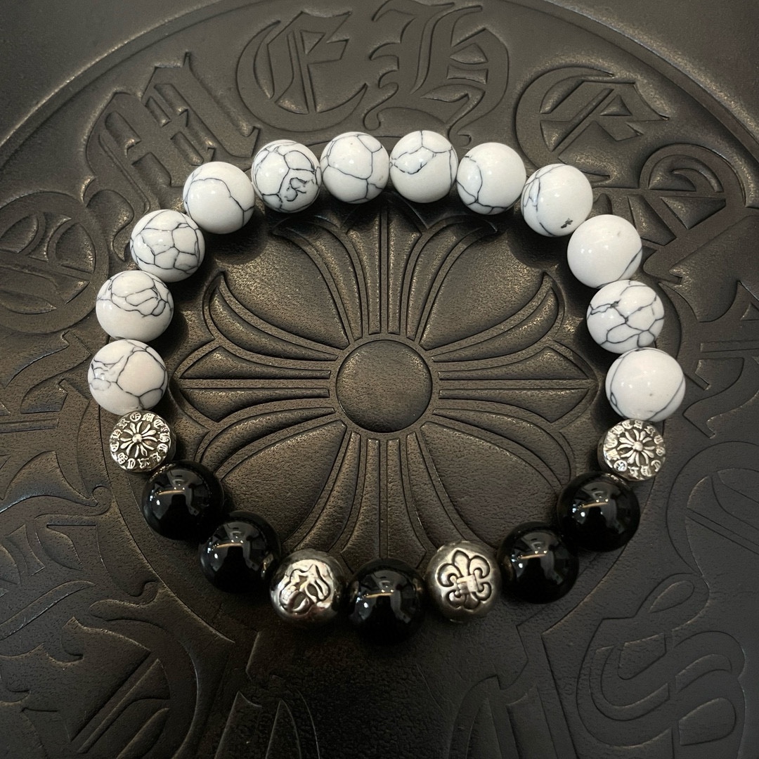 NO:112182,Batch New [Counter Quality] Chrome Hearts Croxin Classic retro multi-element color-blocking bracelet, Kuaishou/ins/Little Red Book popular, different concave and convex and convex design styles present unique. Cross Scout flowers are Croxin's logo, so they last longer. Genuine version Chrome Hearts Croxin Difference to the market ordinary light version, match the quality of the version, look at the details of the letter printing, retro old gray oxygen level. Seiko version!  , jewelry boutique, chrome hearts, chrome hearts, bracelet19860909批 新款【专柜品质】Chrome Hearts克罗心 经典复古多元素拼色手串手链 ,快手/ins/小红书热门,凹凸造型不同的花纹设计风格呈现出与众不同 十字架童军花是克罗心的标志 所以更经久不衰 正品打版Chrome Hearts克罗心 区别市场普通轻版 对版对标品质 看字印细节 复古做旧灰氧程度.精工版本！,饰品精品,chrome hearts,chrome hearts,bracelet,Jewelry