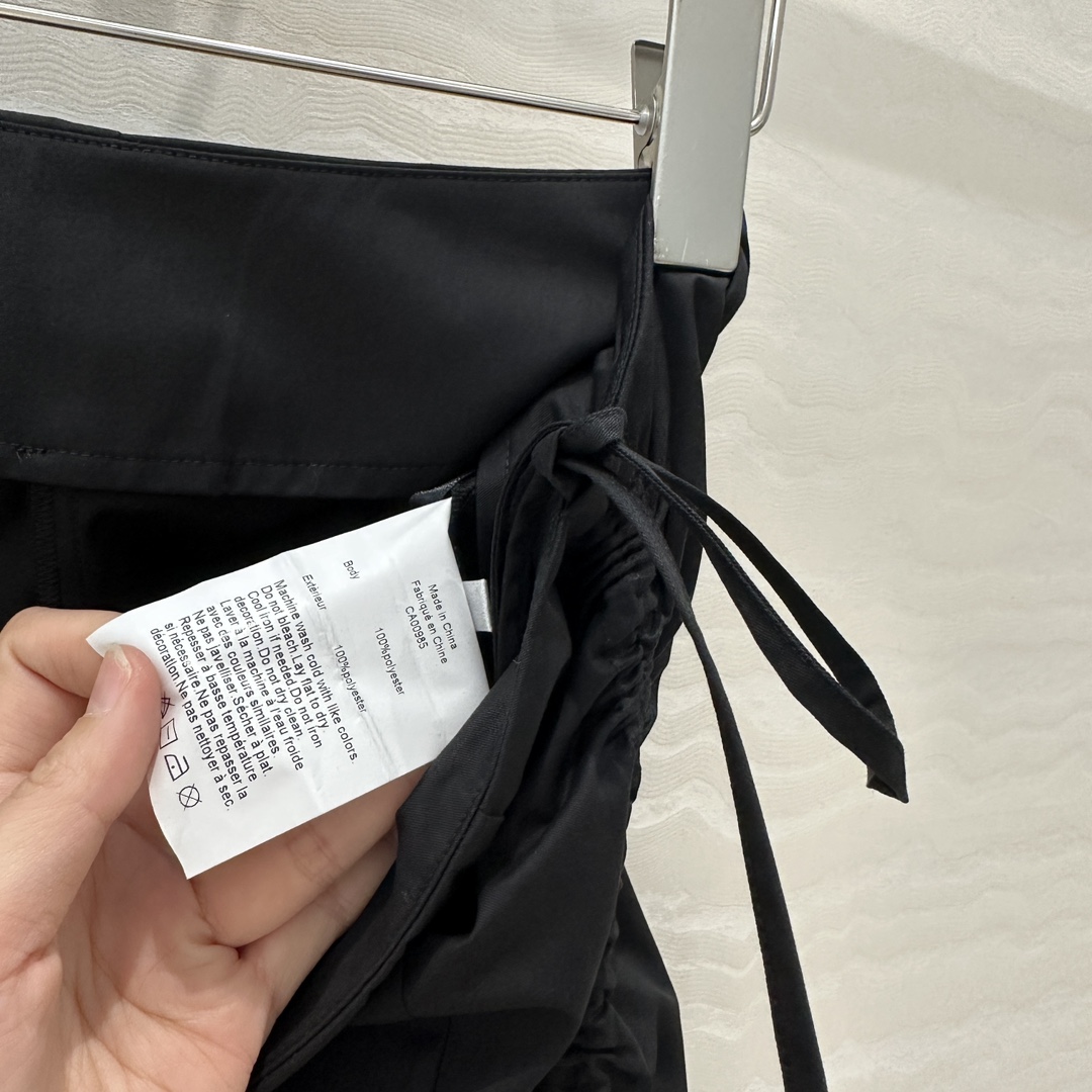客定爆单♥️原单品质！AW潇洒帅气的高级单品微喇工装裤，辣妹神器裤型显瘦上身超飒！工装风元素减龄时髦又帅