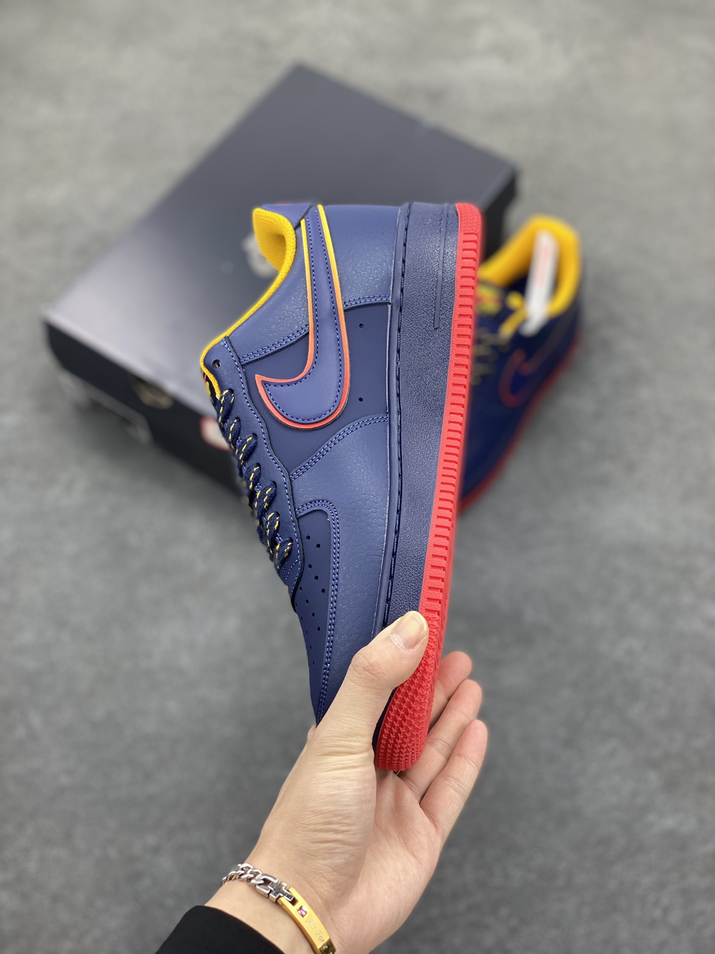 图片[3]-Air Force 1\’ 07 红蓝黄 原楦头原纸板 打造纯正空军版型 专注外贸渠道 全掌内置蜂窝气垫 #原盒配件 原厂中底钢印、拉帮完美 货号：HV5752-410 尺码：36 36.5 37.5 38 38.5 39 40 40.5 41 42 42.5 43 44 44.5 45-选品中心