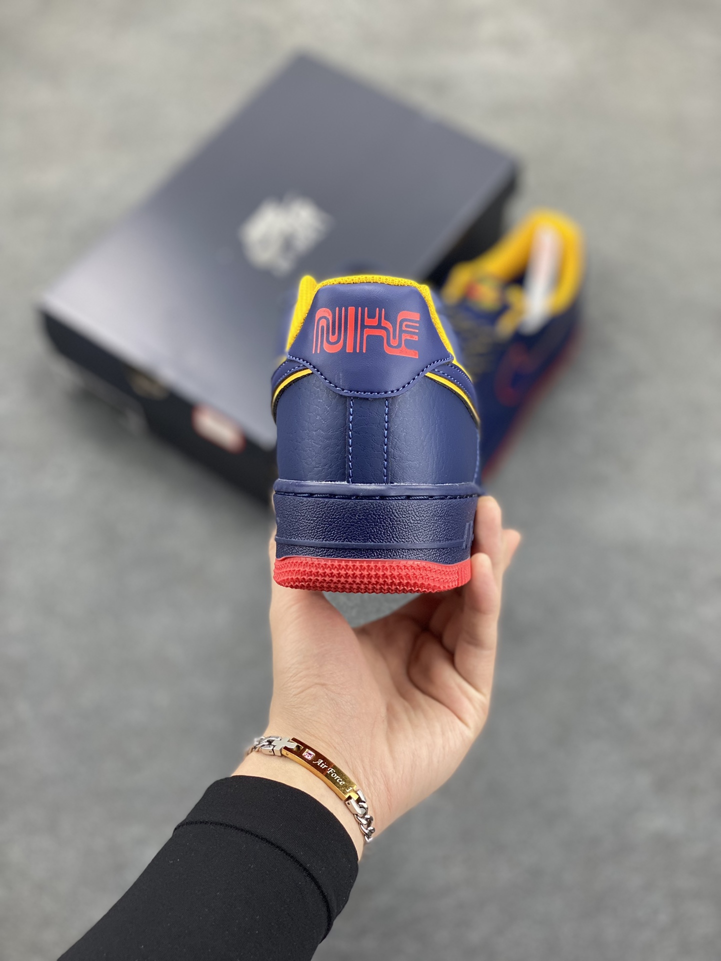 图片[4]-Air Force 1\’ 07 红蓝黄 原楦头原纸板 打造纯正空军版型 专注外贸渠道 全掌内置蜂窝气垫 #原盒配件 原厂中底钢印、拉帮完美 货号：HV5752-410 尺码：36 36.5 37.5 38 38.5 39 40 40.5 41 42 42.5 43 44 44.5 45-选品中心