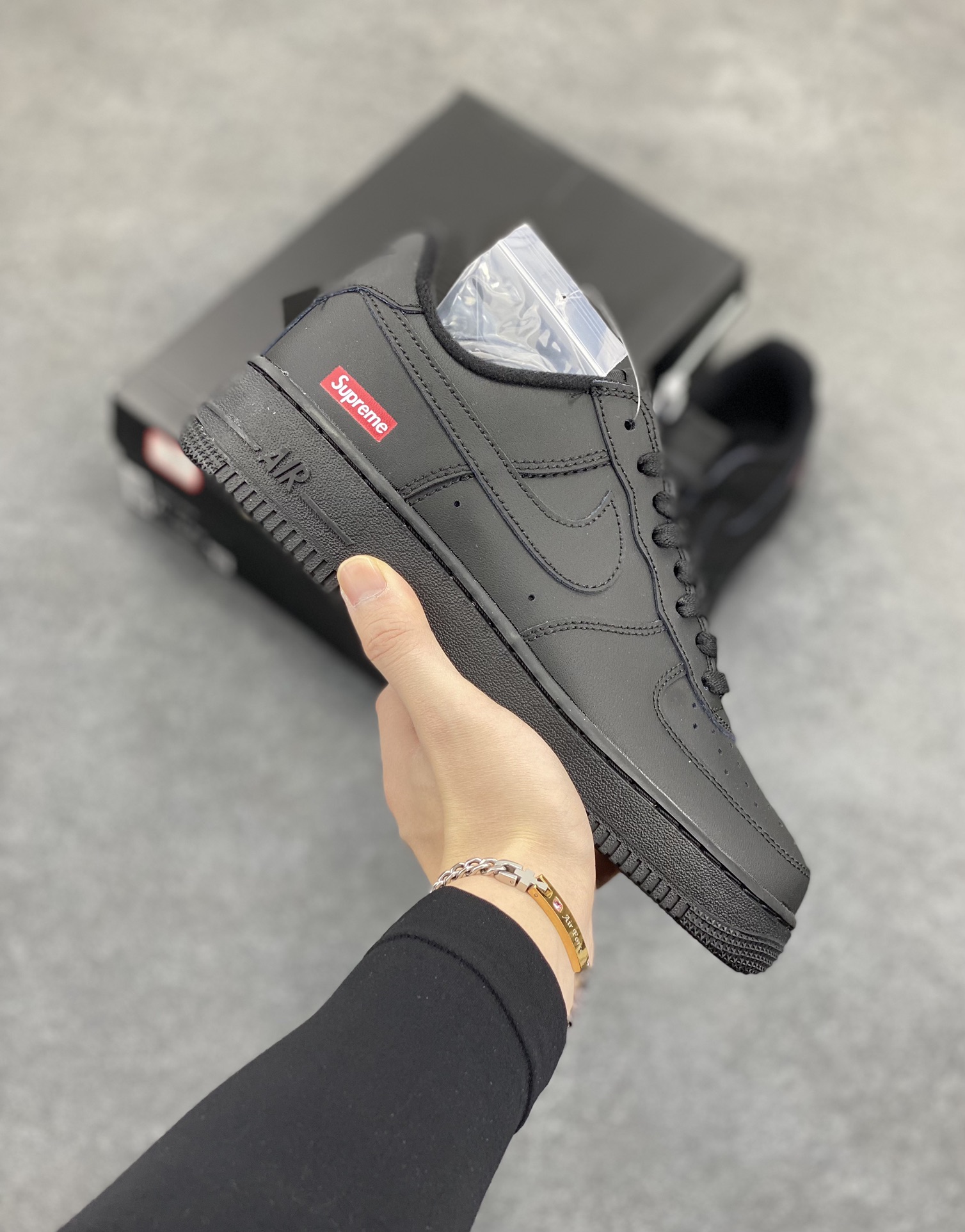 Nike Air Force 1 Low Supreme联名 空军一号低帮运动休闲板鞋 原楦头原纸板 打造纯正空军版型 专注外贸渠道 全掌内置蜂窝气垫 原盒配件 原厂中底钢印、拉帮完美 货号：CU9225-001 尺码：36 36.5 37.5 38 38.5 39 40 40.5 41 42 42.5 43 44 44.5 45-选品中心