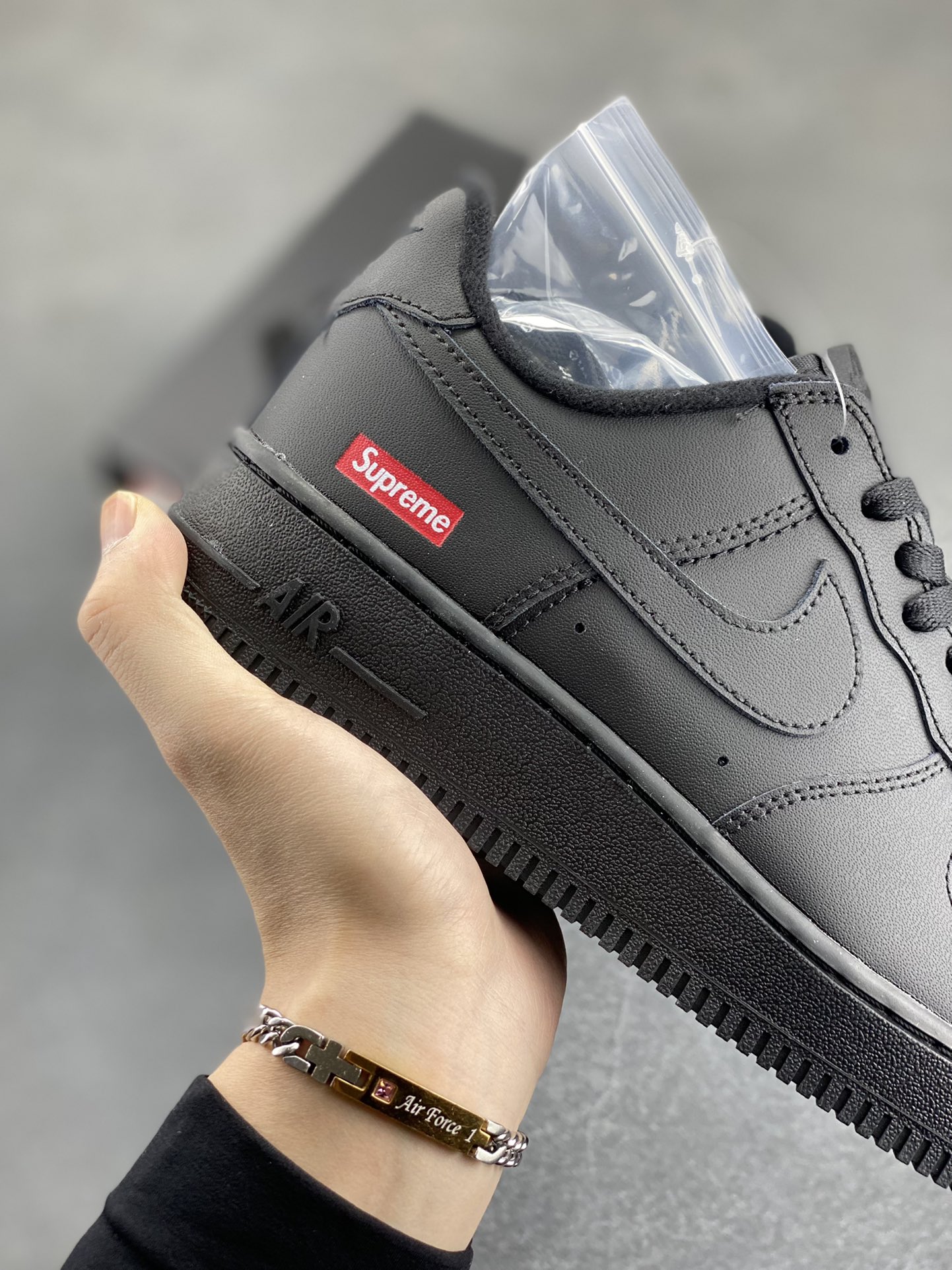 图片[6]-Nike Air Force 1 Low Supreme联名 空军一号低帮运动休闲板鞋 原楦头原纸板 打造纯正空军版型 专注外贸渠道 全掌内置蜂窝气垫 原盒配件 原厂中底钢印、拉帮完美 货号：CU9225-001 尺码：36 36.5 37.5 38 38.5 39 40 40.5 41 42 42.5 43 44 44.5 45-选品中心