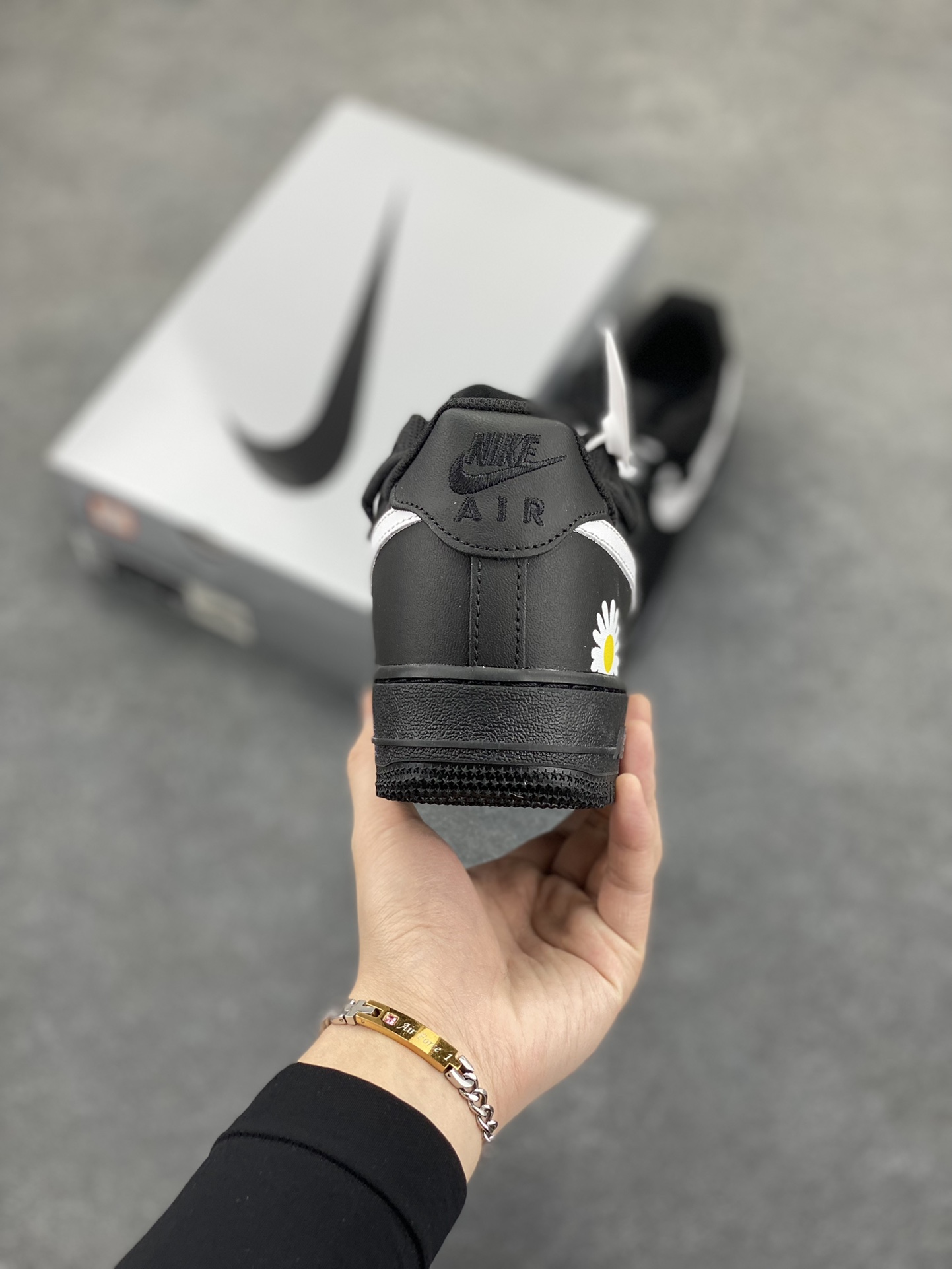 图片[4]-Nike Air Force 1 Low’07 小雏菊 黑白涂鸦手绘空军一号低帮绑带休闲板鞋 定制皮料 原厂3D打印 定制鞋盒 原楦原纸板 纯正空军版型 内置全掌气垫 货号：CK0316-063 尺码：36 36.5 37.5 38 38.5 39 40 40.5 41 42 42.5 43 44 44.5 45-选品中心