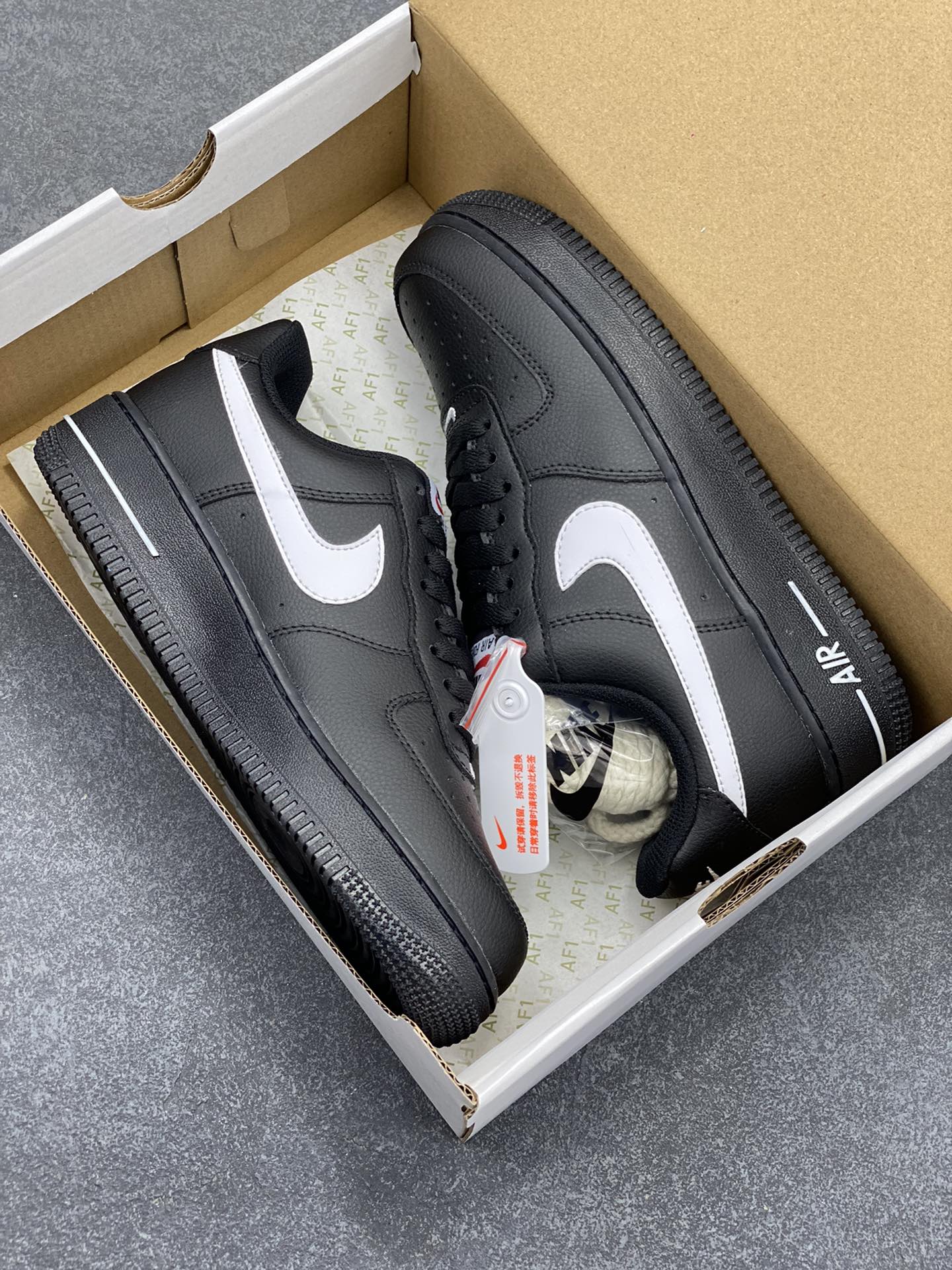 图片[9]-Air Force 1\’ 07 新黑白勾 原楦头原纸板 打造纯正空军版型 专注外贸渠道 全掌内置蜂窝气垫 #原盒配件 原厂中底钢印、拉帮完美 货号：HV6359-001 尺码：36 36.5 37.5 38 38.5 39 40 40.5 41 42 42.5 43 44 44.5 45-选品中心