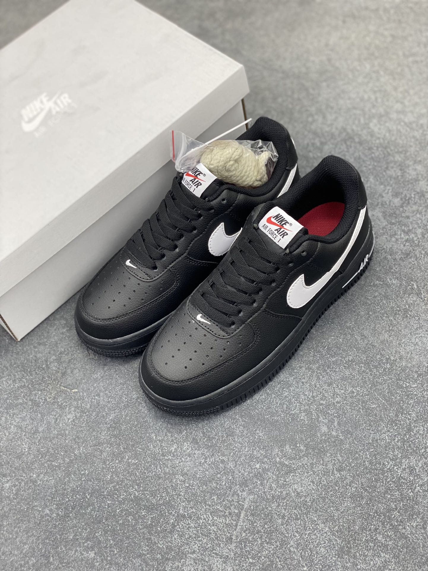 图片[8]-Air Force 1\’ 07 新黑白勾 原楦头原纸板 打造纯正空军版型 专注外贸渠道 全掌内置蜂窝气垫 #原盒配件 原厂中底钢印、拉帮完美 货号：HV6359-001 尺码：36 36.5 37.5 38 38.5 39 40 40.5 41 42 42.5 43 44 44.5 45-选品中心