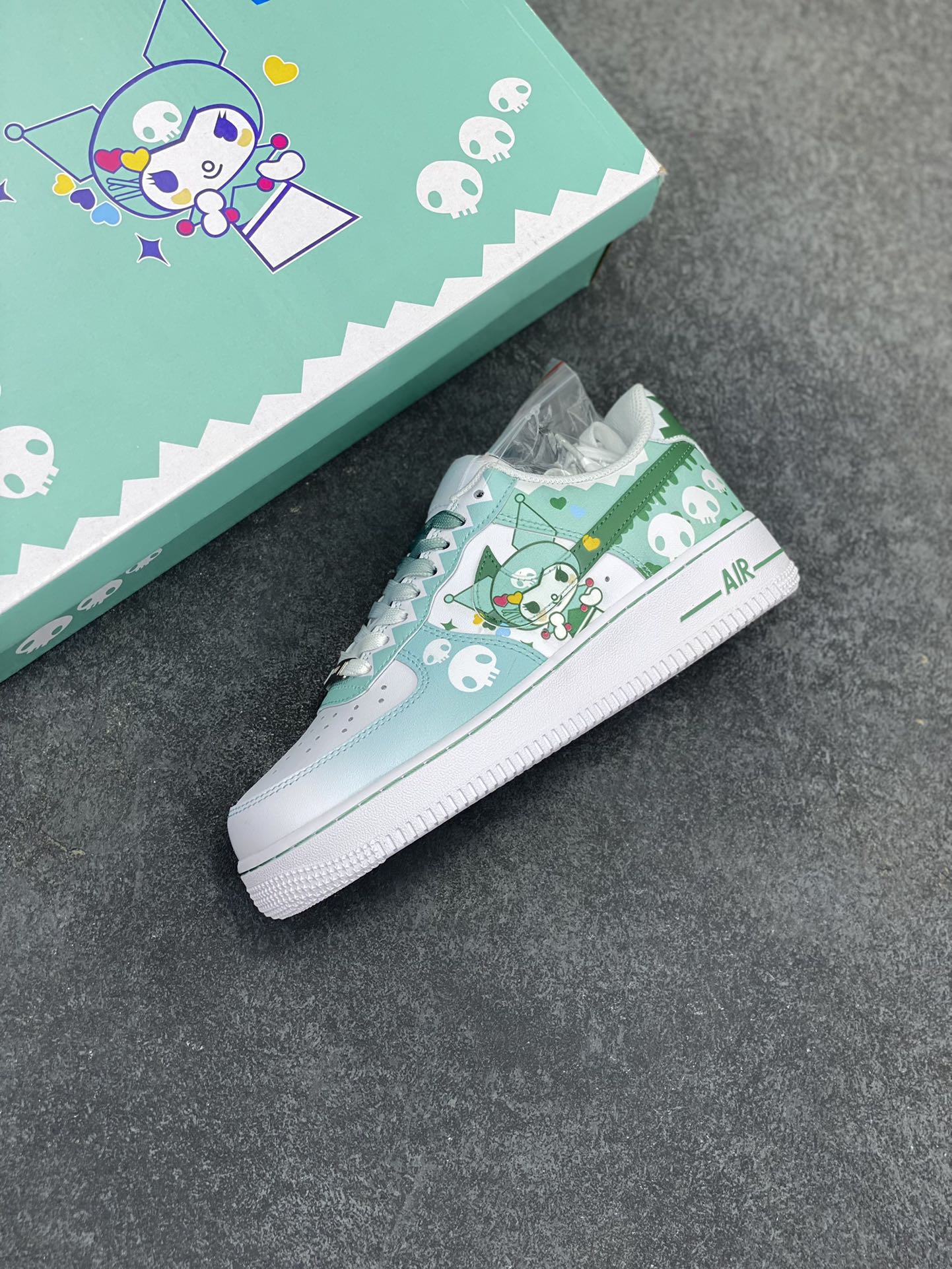 图片[7]-超限量联名  Doraemon×Nike Air Force 1 Low小巫女联名款 骷髅头空军一号 渐变白绿 低帮休闲板鞋 定制皮料 纯正空军板型 原装定制鞋盒 原楦头原纸板 内置全掌气垫 货号：CW2288-111 尺码：36 36.5 37.5 38 38.5 39 40 40.5 41 42 42.5 43 44 44.5 45-选品中心