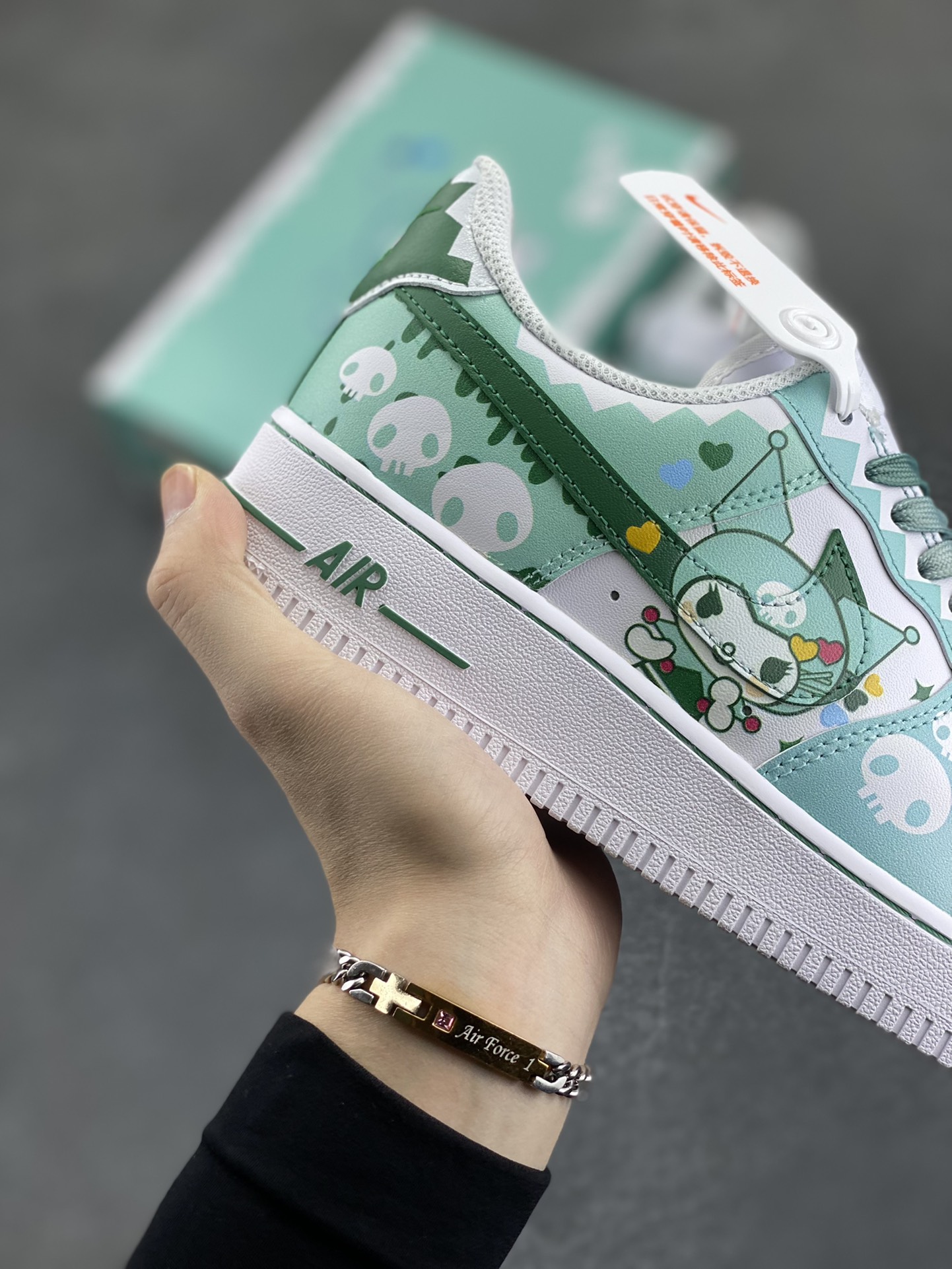 图片[6]-超限量联名  Doraemon×Nike Air Force 1 Low小巫女联名款 骷髅头空军一号 渐变白绿 低帮休闲板鞋 定制皮料 纯正空军板型 原装定制鞋盒 原楦头原纸板 内置全掌气垫 货号：CW2288-111 尺码：36 36.5 37.5 38 38.5 39 40 40.5 41 42 42.5 43 44 44.5 45-选品中心